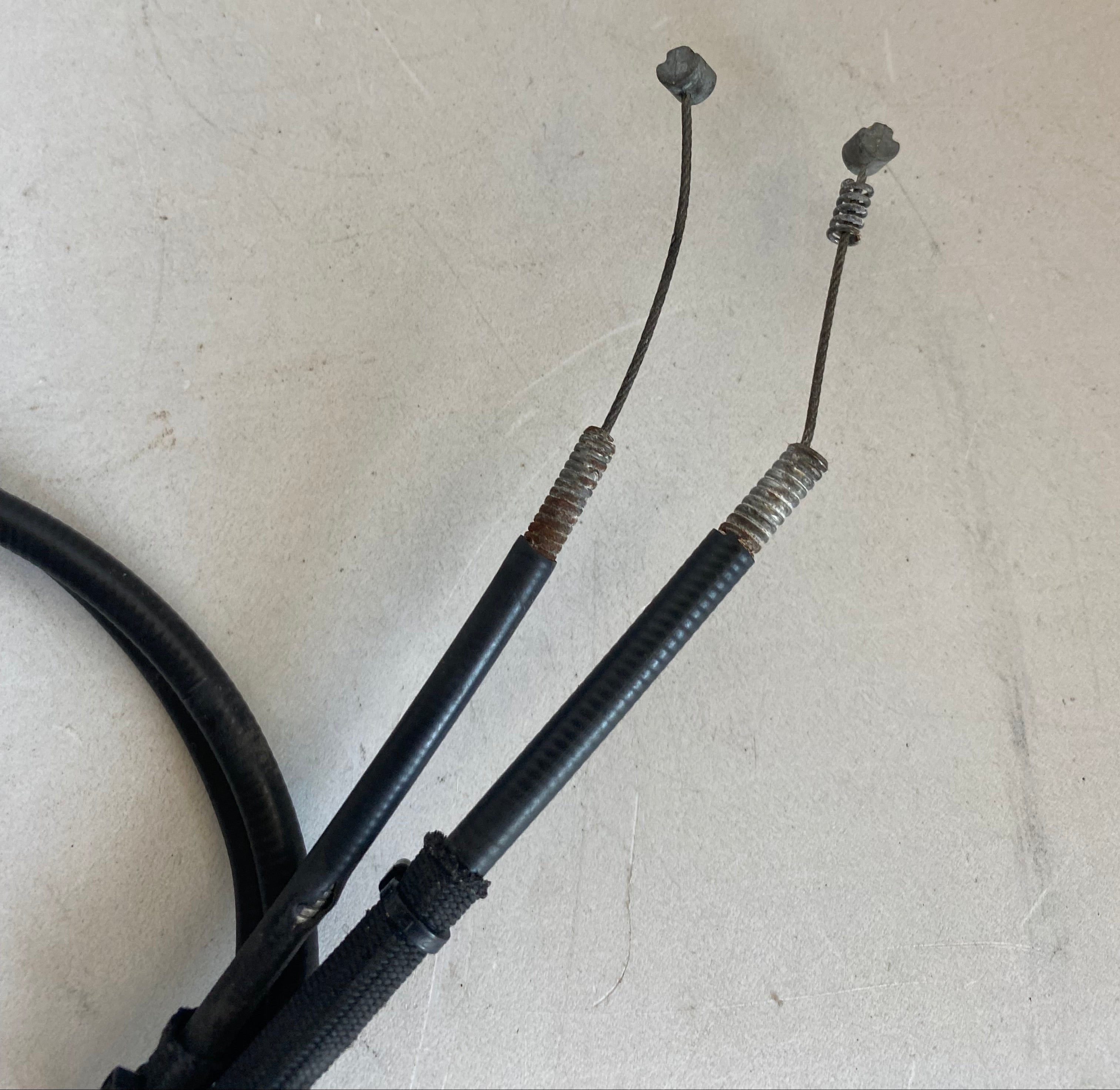 Jeu de câbles de gaz aller / retour 86 cm Harley Davidson REF OEM 56415-06 & 56421-06