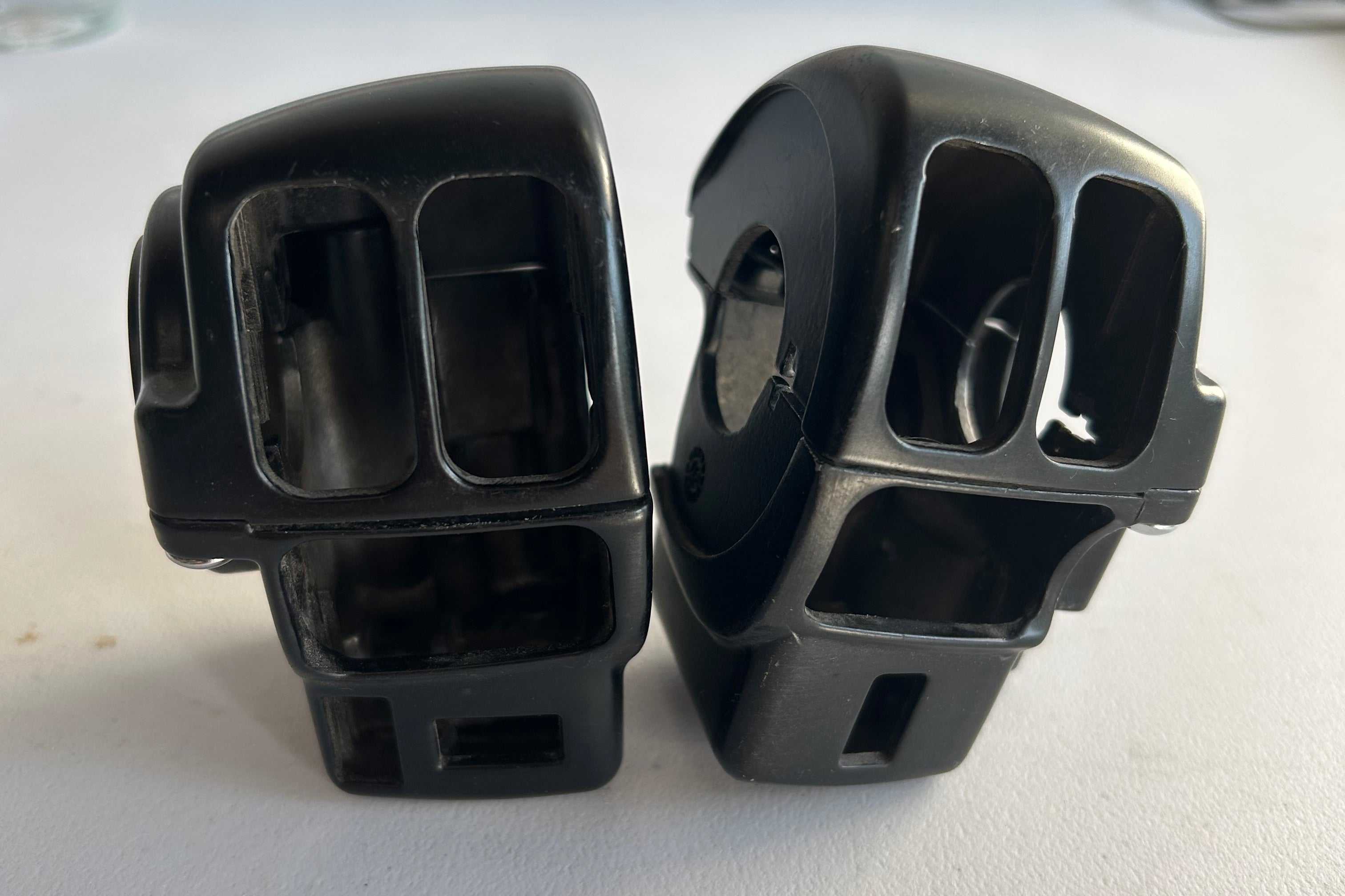 Satz schwarzer Commodos Touring Harley Davidson