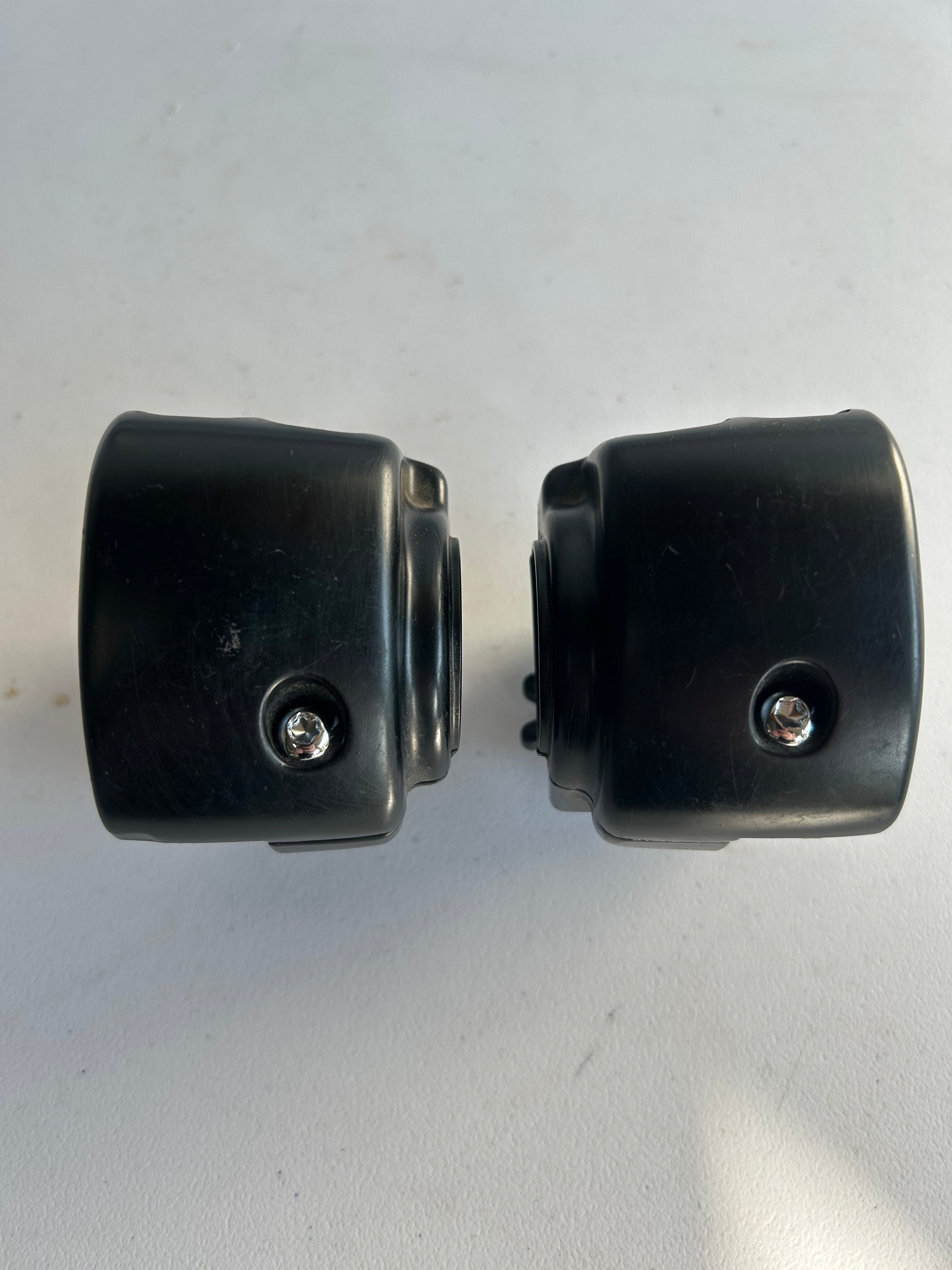Satz schwarzer Commodos Touring Harley Davidson