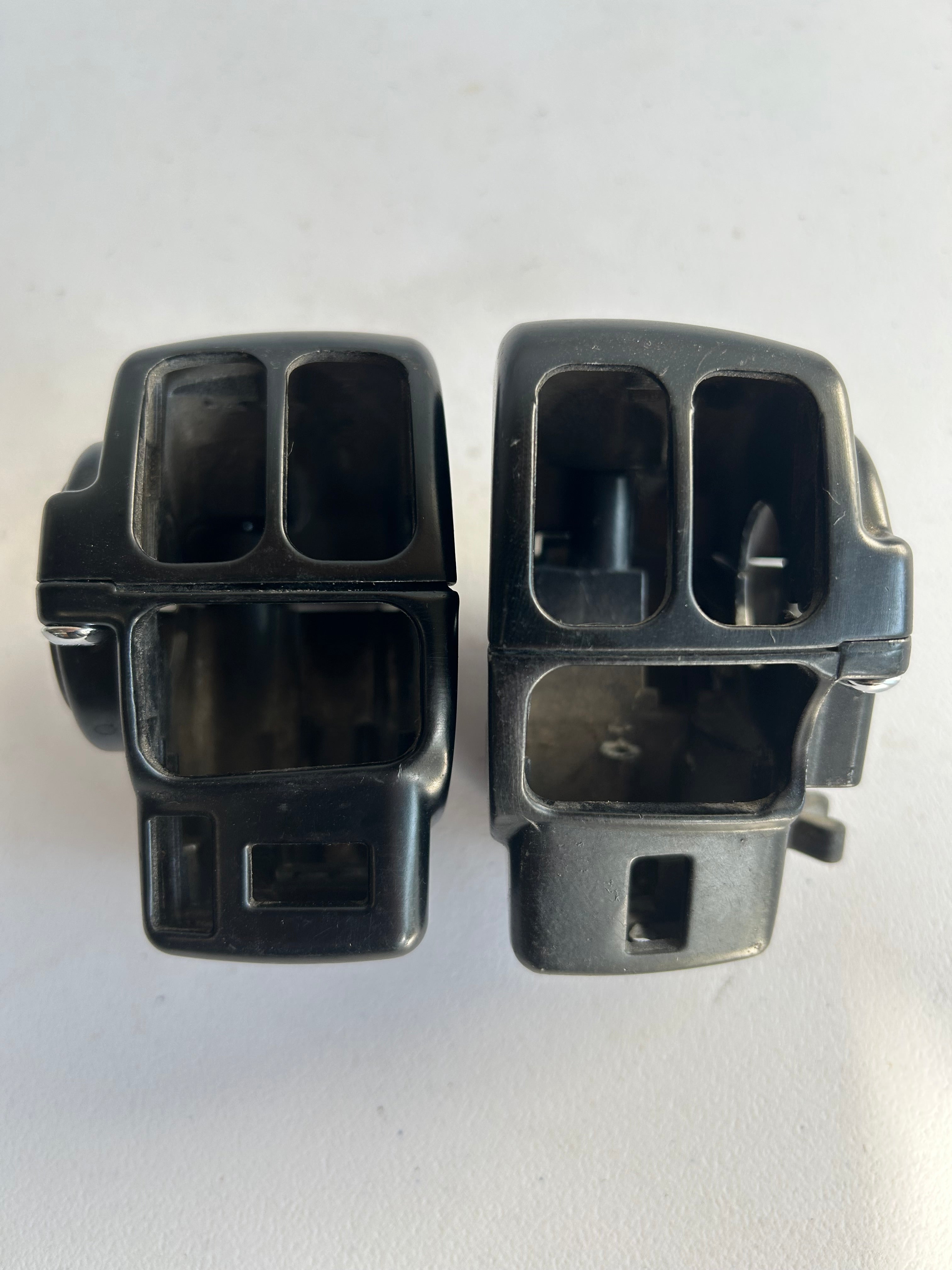 Satz schwarzer Commodos Touring Harley Davidson