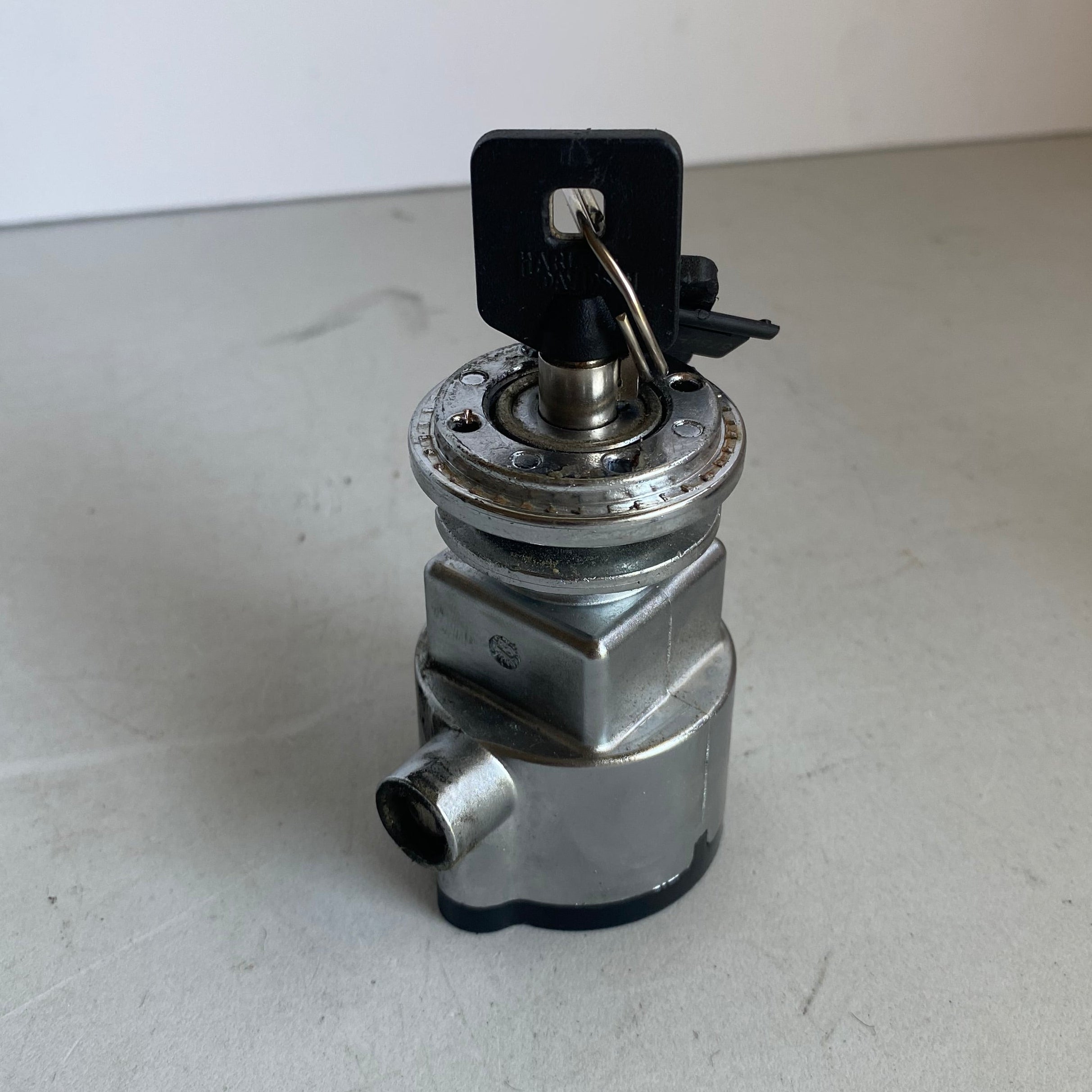 Set de contacteur à clé et verrouillage fourche Dyna Harley Davidson REF OEM 71430-12