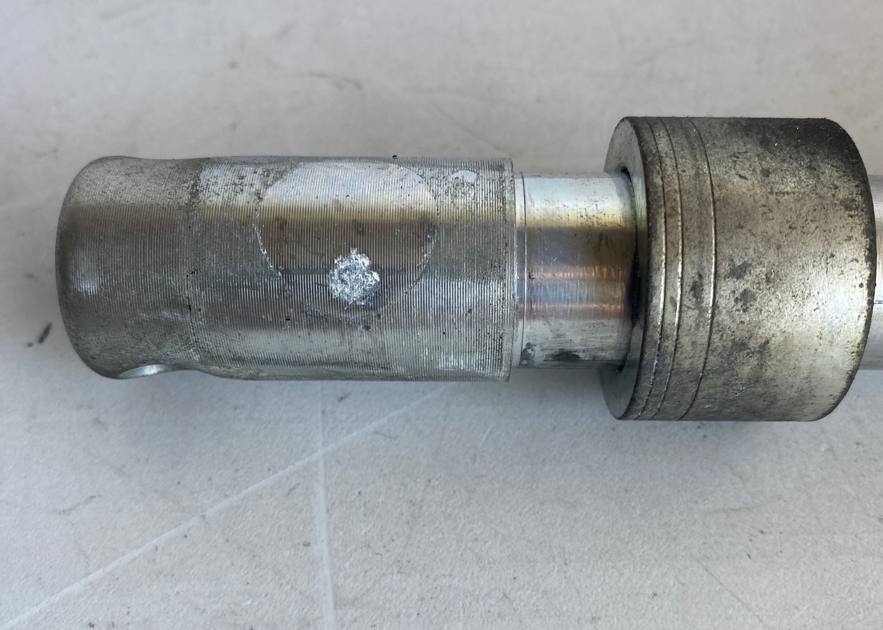 Axe de roue avant 25 mm Dyna Harley Davidson REF OEM 41628-08