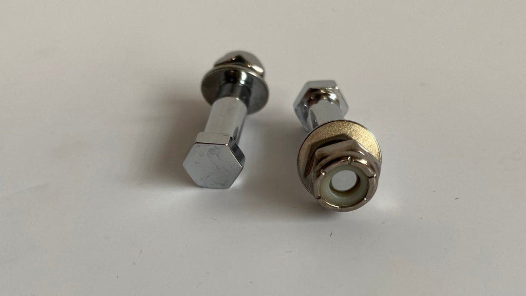 Kit de 2 vis chromées marches pieds pilote Harley Davidson REF OEM 50635-82A & 7716