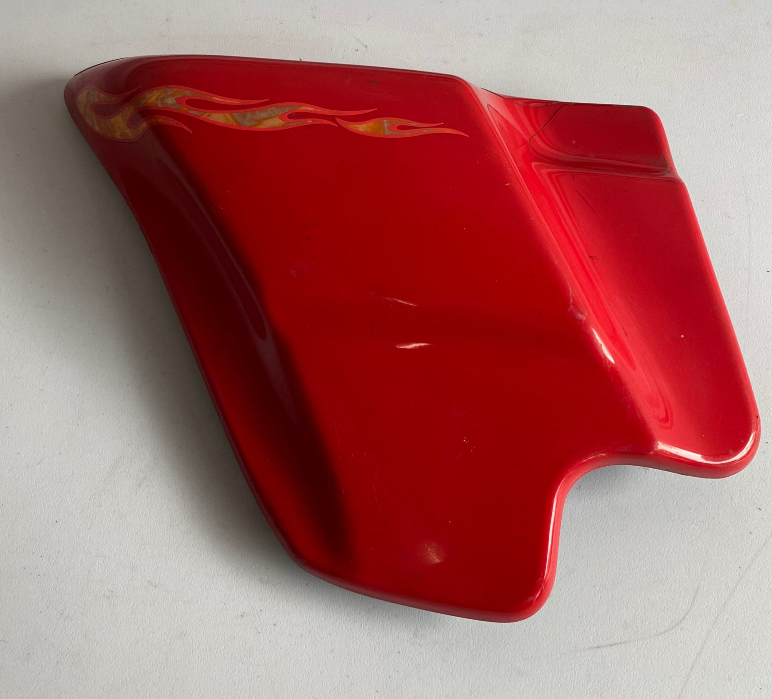 Harley Davidson Linke Seitenabdeckung OEM-Referenz: 66619-97A