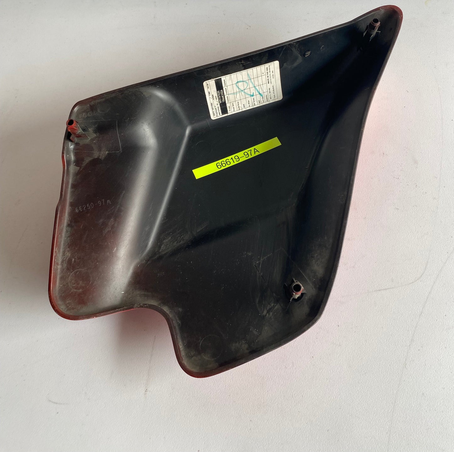 Cache latéral gauche Harley Davidson REF OEM : 66619-97A