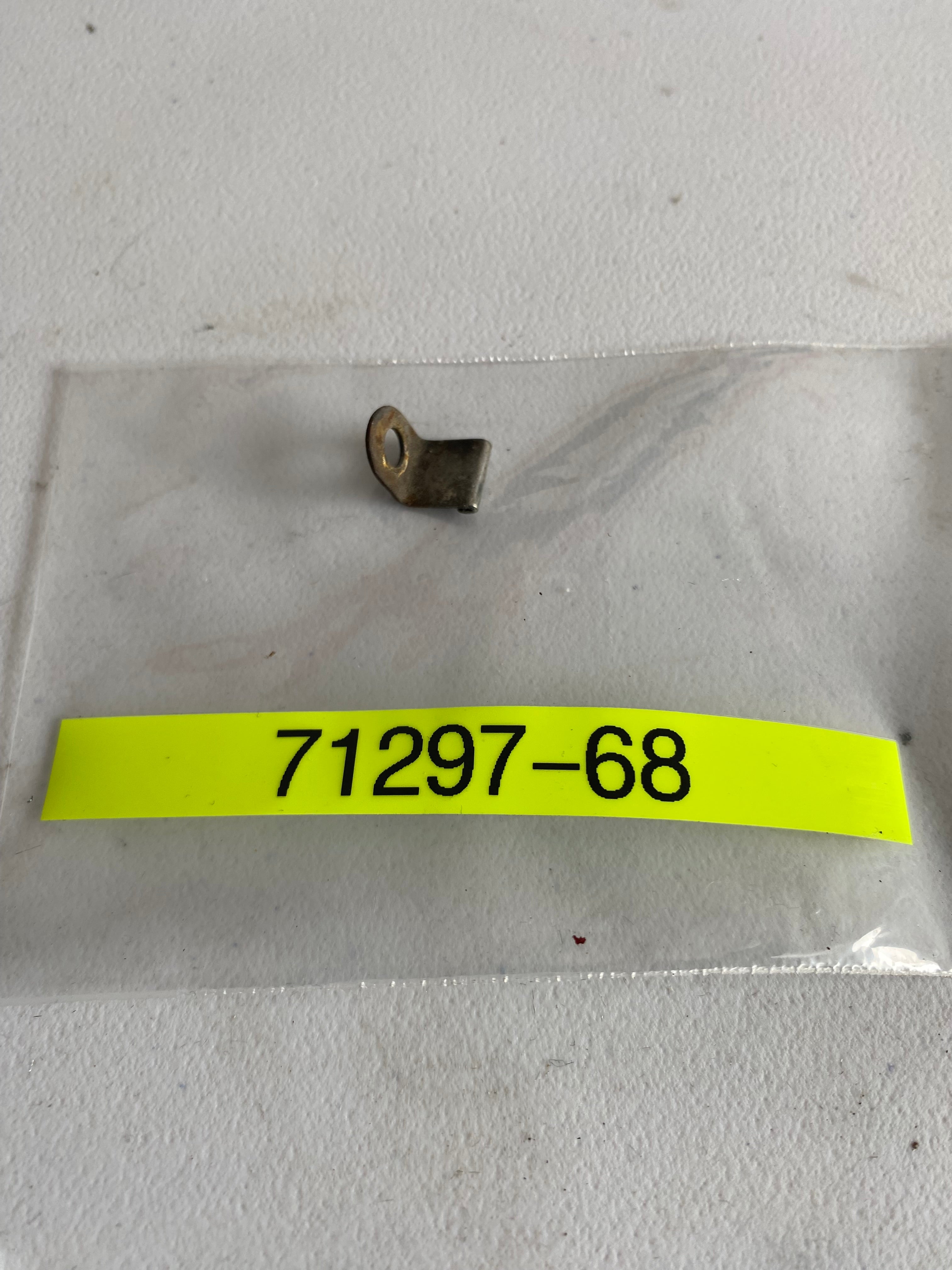 Harley Davisson indicator light bar mount REF OEM: 71297-68