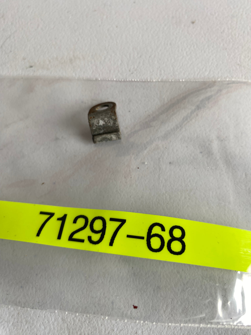 Harley Davisson indicator light bar mount REF OEM: 71297-68