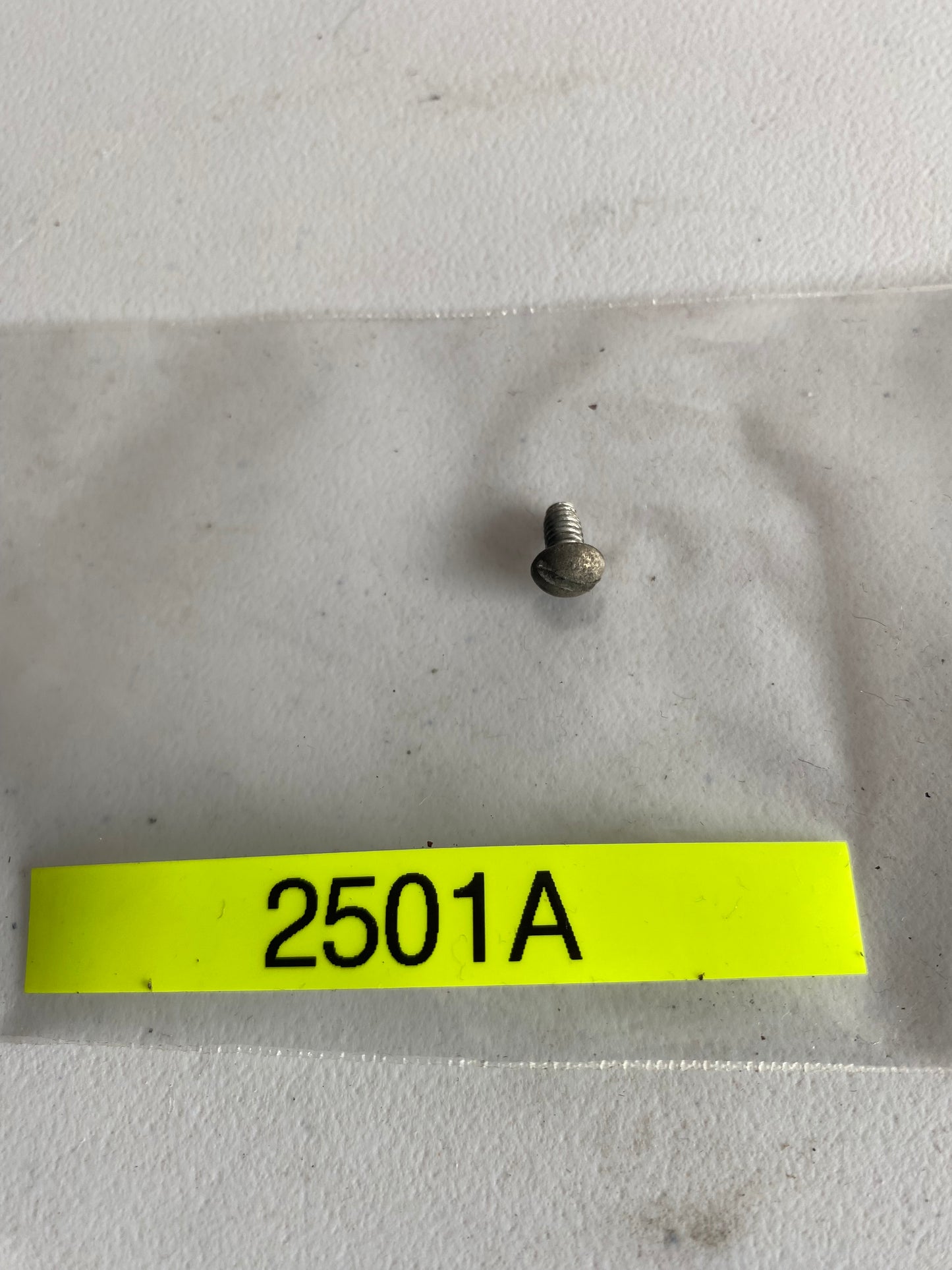 Harley Davidson indicator bar fixing screw OEM REF: 2501A