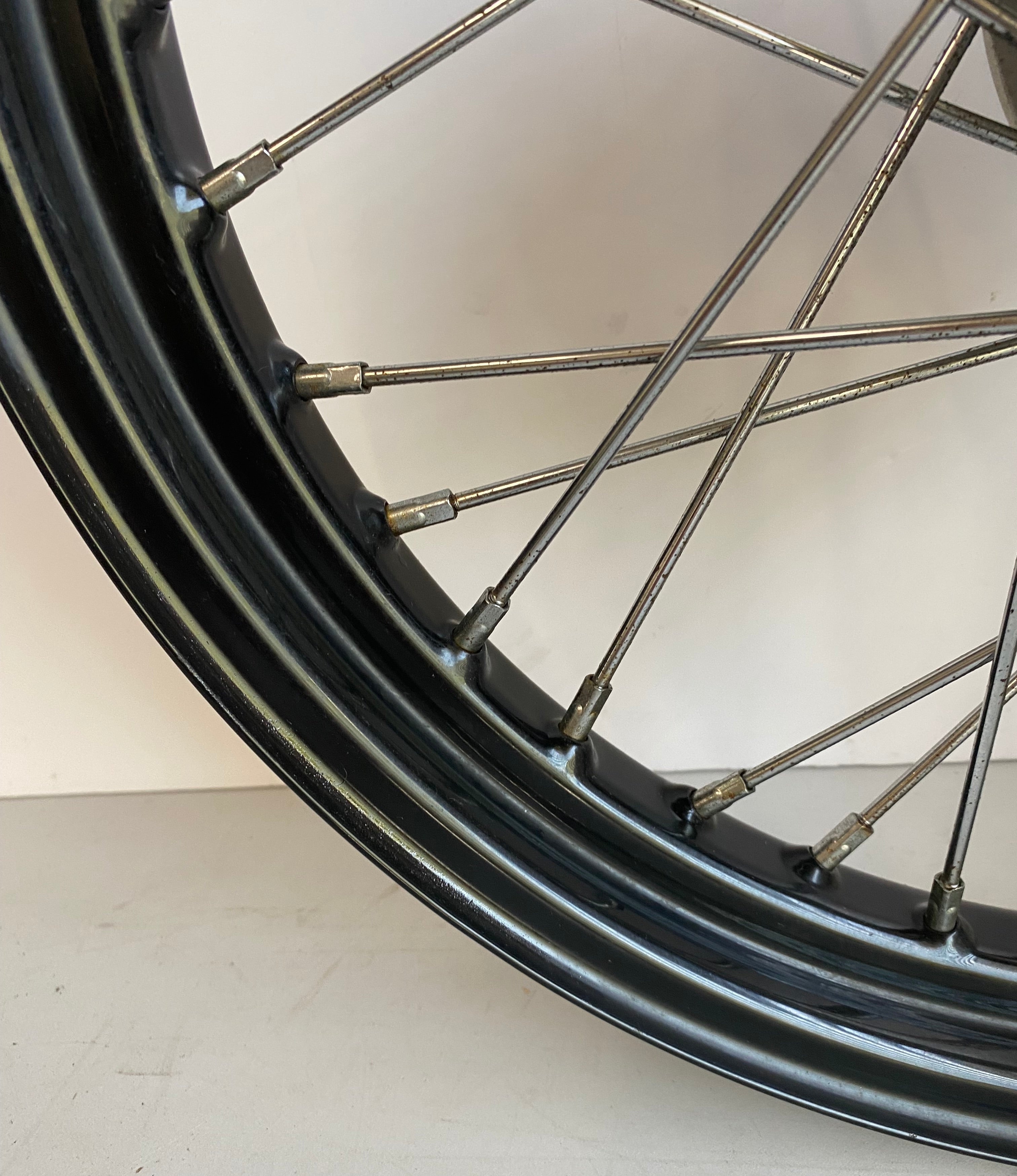 Roue avant à rayons 19 pouces Dyna Harley Davidson REF OEM 41425-09