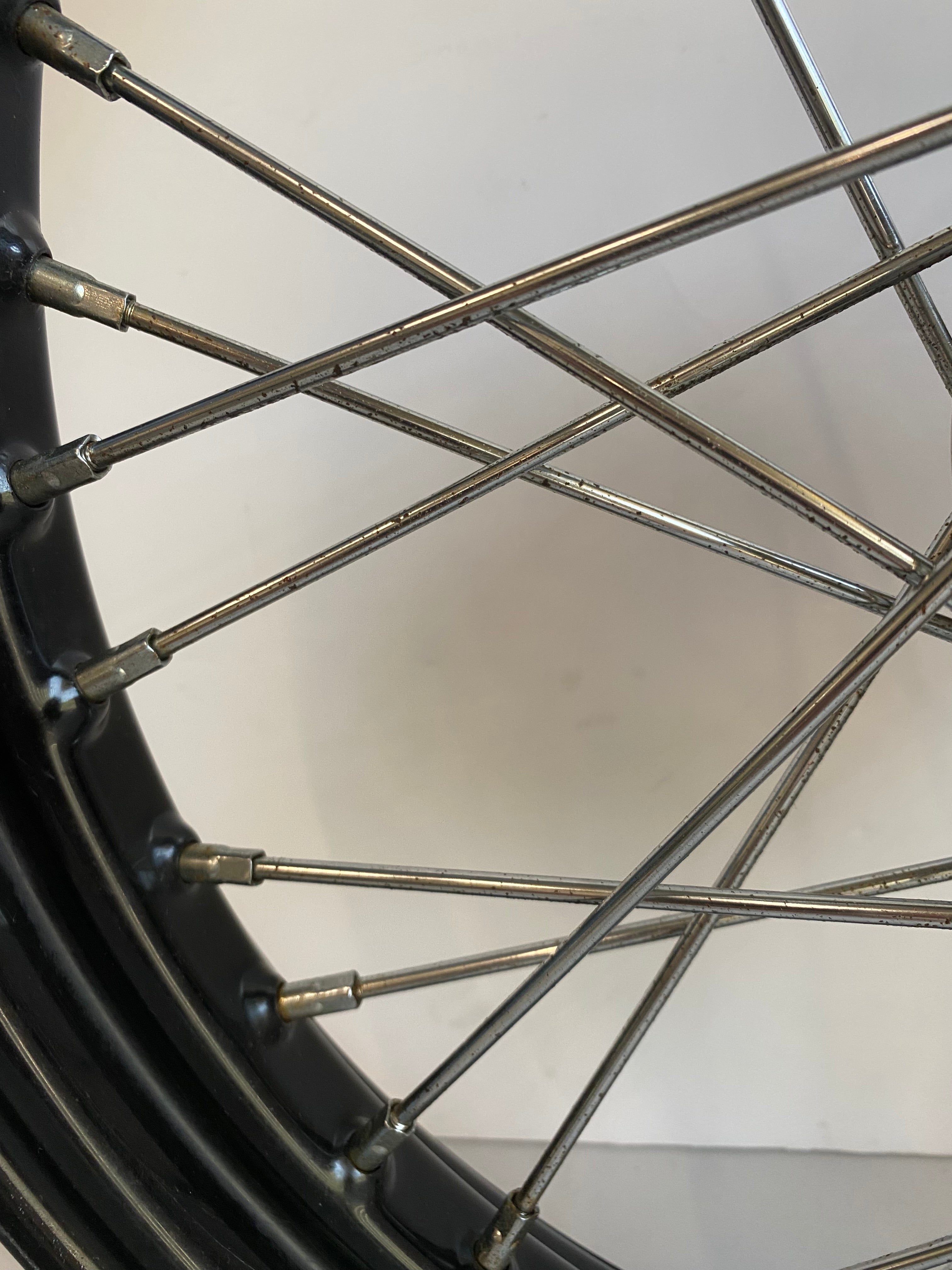 Roue avant à rayons 19 pouces Dyna Harley Davidson REF OEM 41425-09