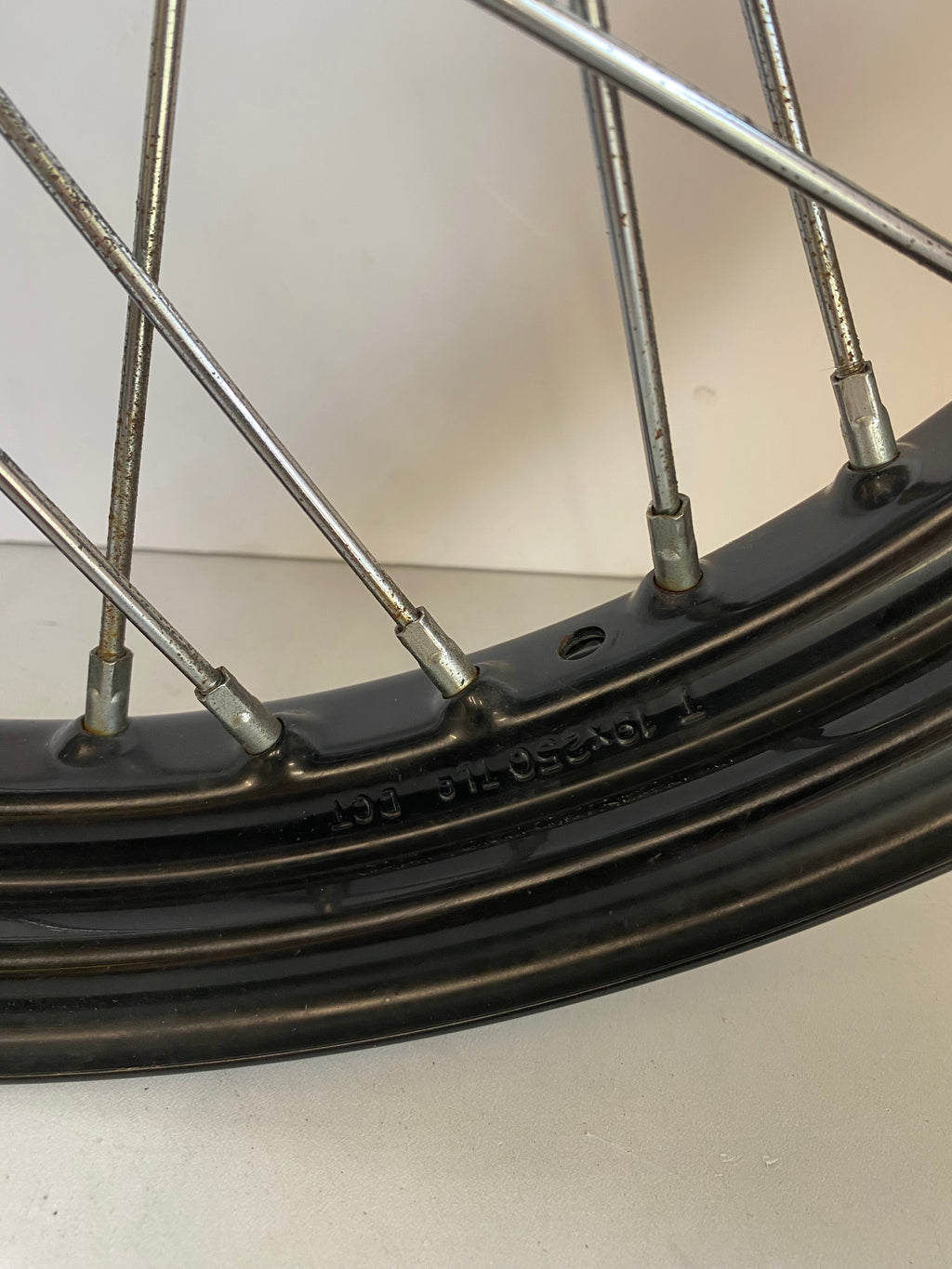 Roue avant à rayons 19 pouces Dyna Harley Davidson REF OEM 41425-09