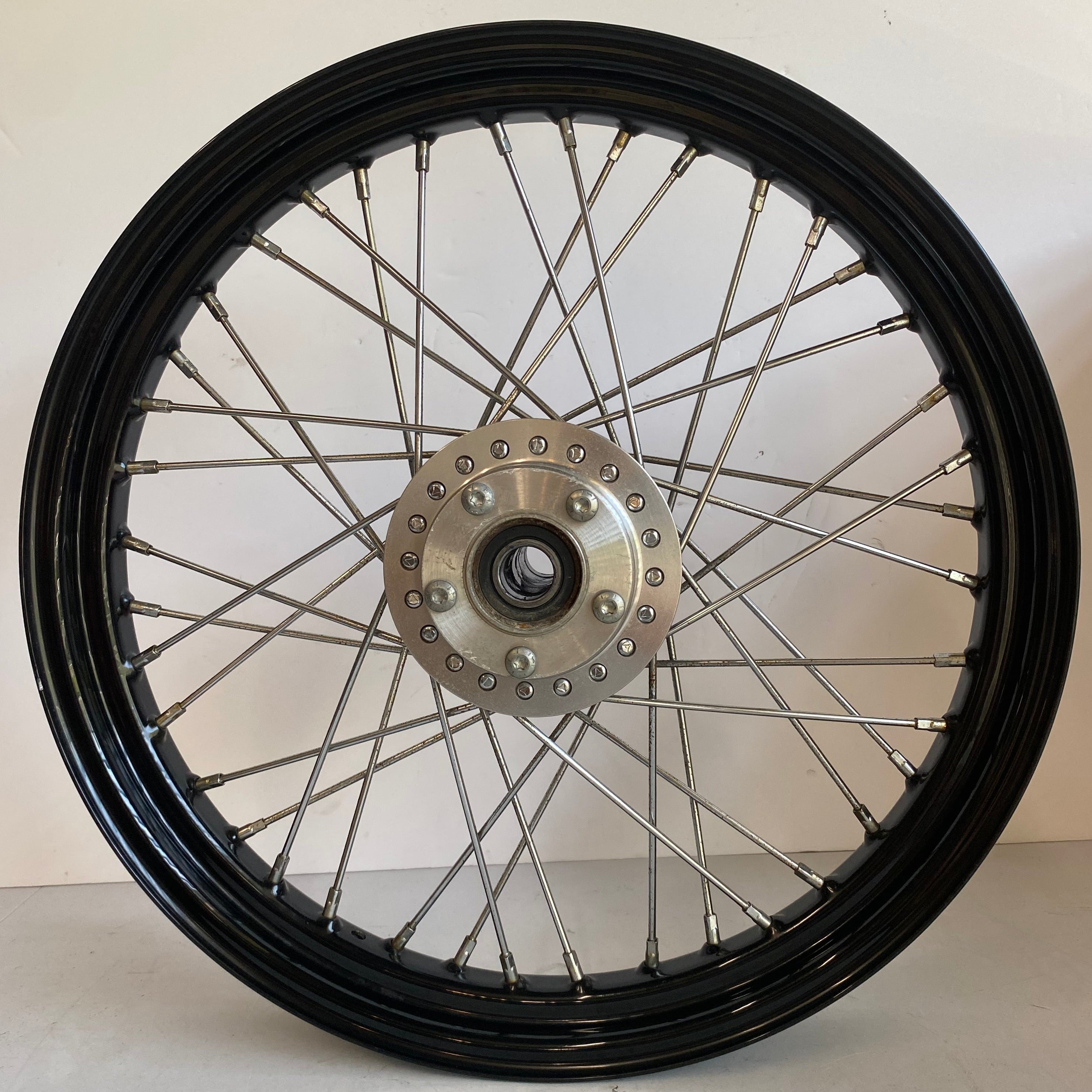 Roue avant à rayons 19 pouces Dyna Harley Davidson REF OEM 41425-09