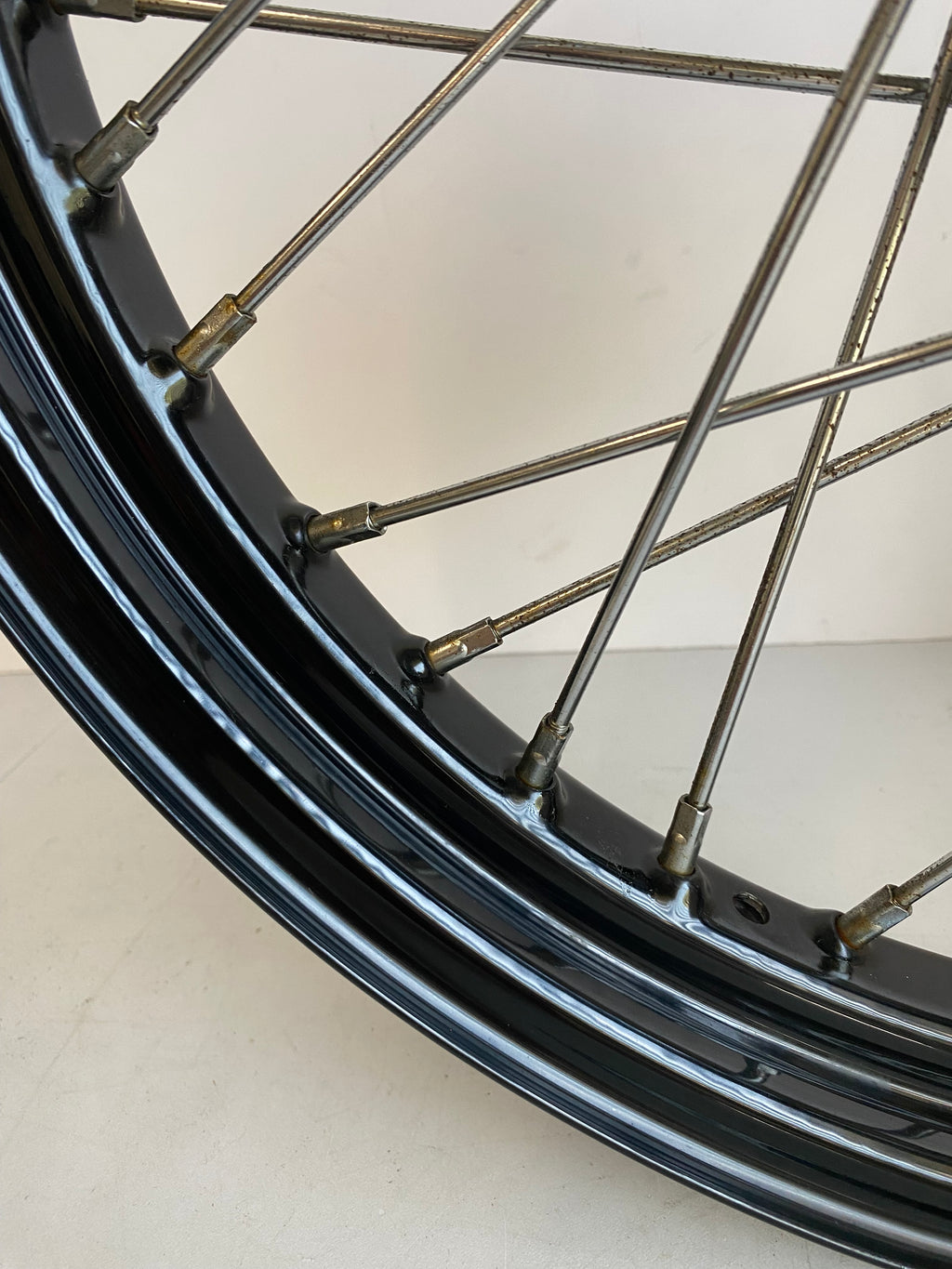 Roue avant à rayons 19 pouces Dyna Harley Davidson REF OEM 41425-09