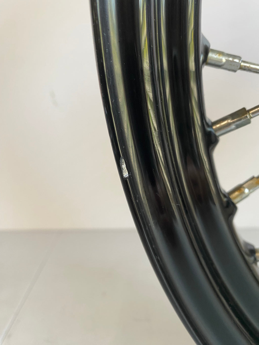 Roue avant à rayons 19 pouces Dyna Harley Davidson REF OEM 41425-09