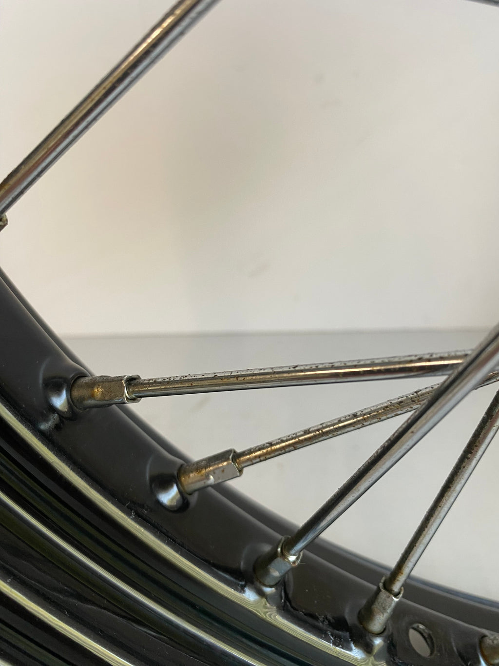 Roue avant à rayons 19 pouces Dyna Harley Davidson REF OEM 41425-09