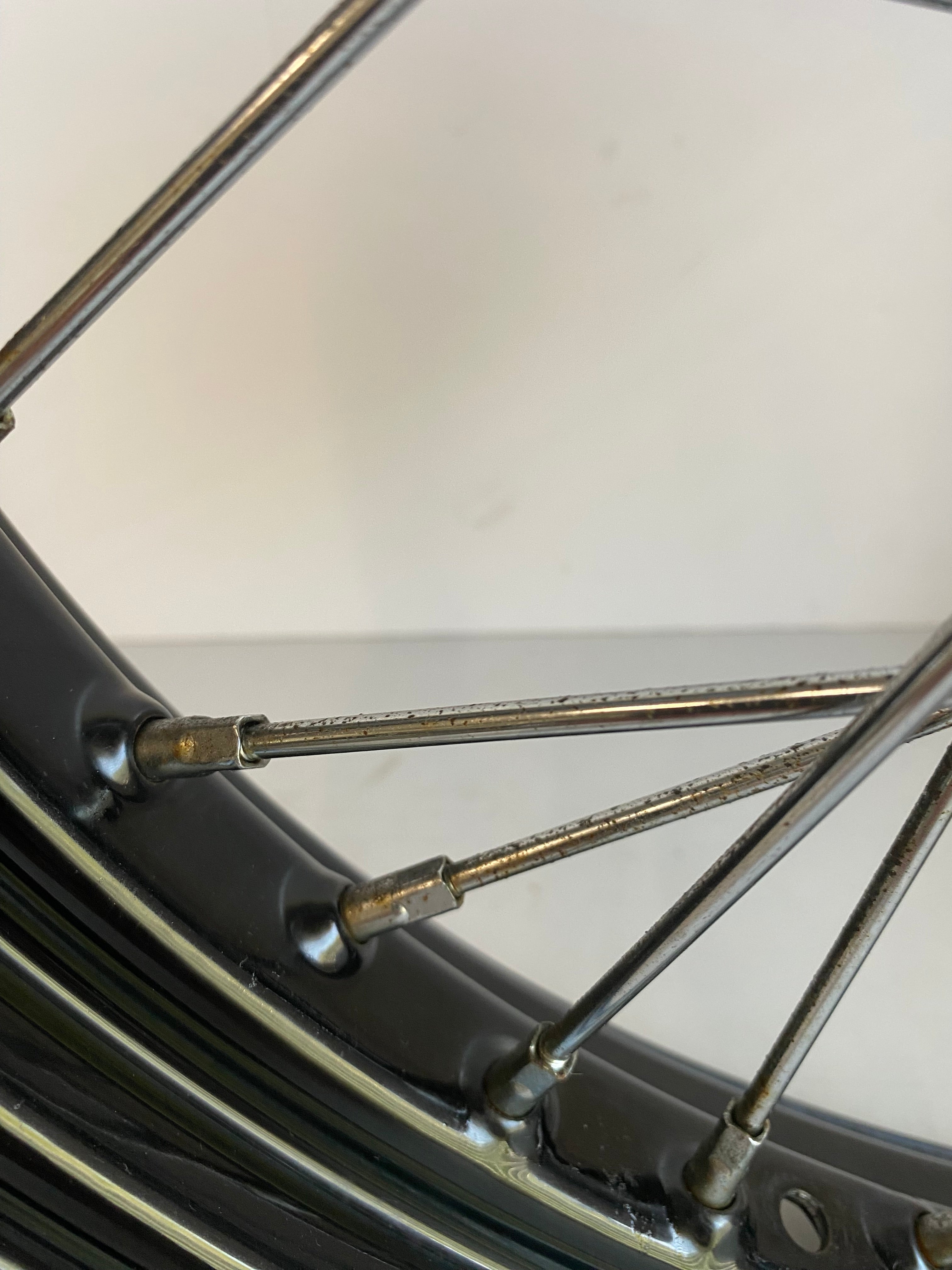 Roue avant à rayons 19 pouces Dyna Harley Davidson REF OEM 41425-09