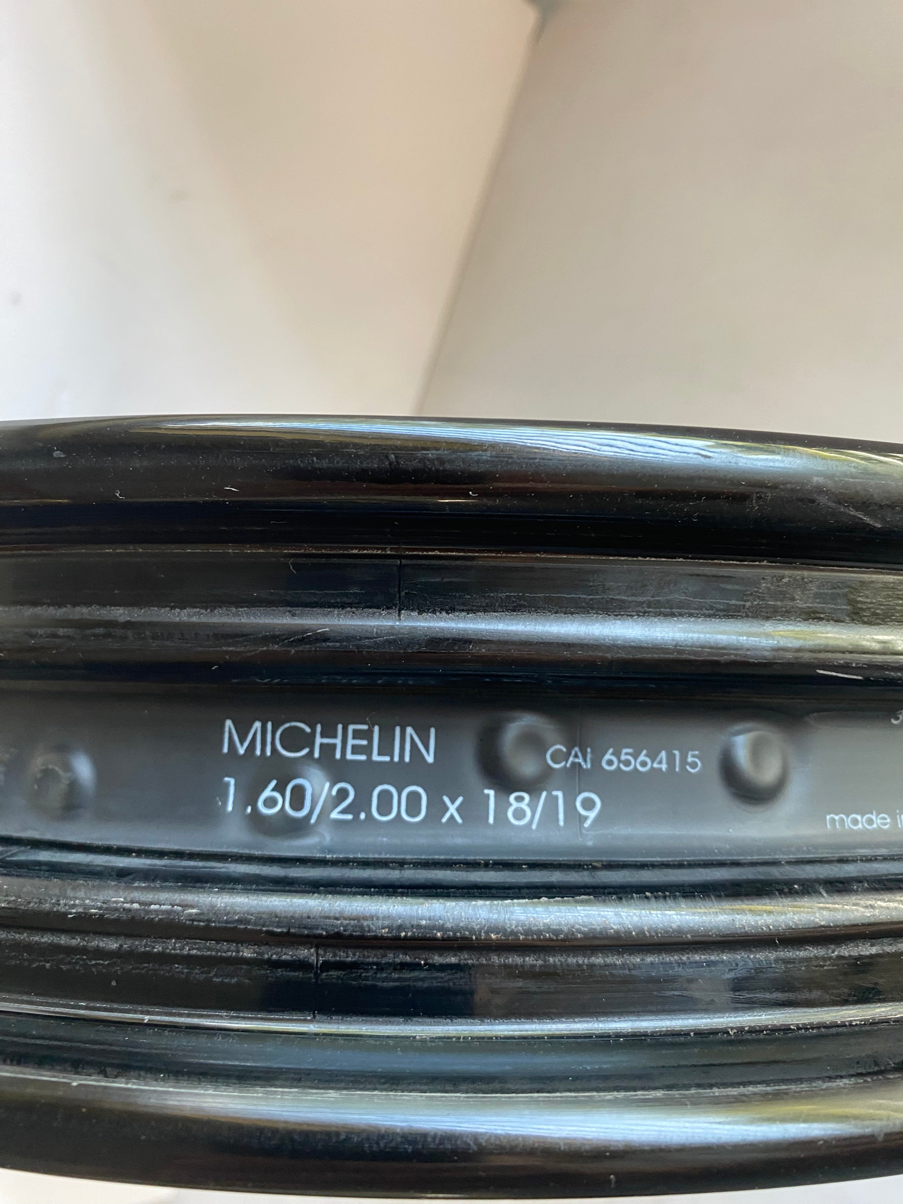 Roue avant à rayons 19 pouces Dyna Harley Davidson REF OEM 41425-09