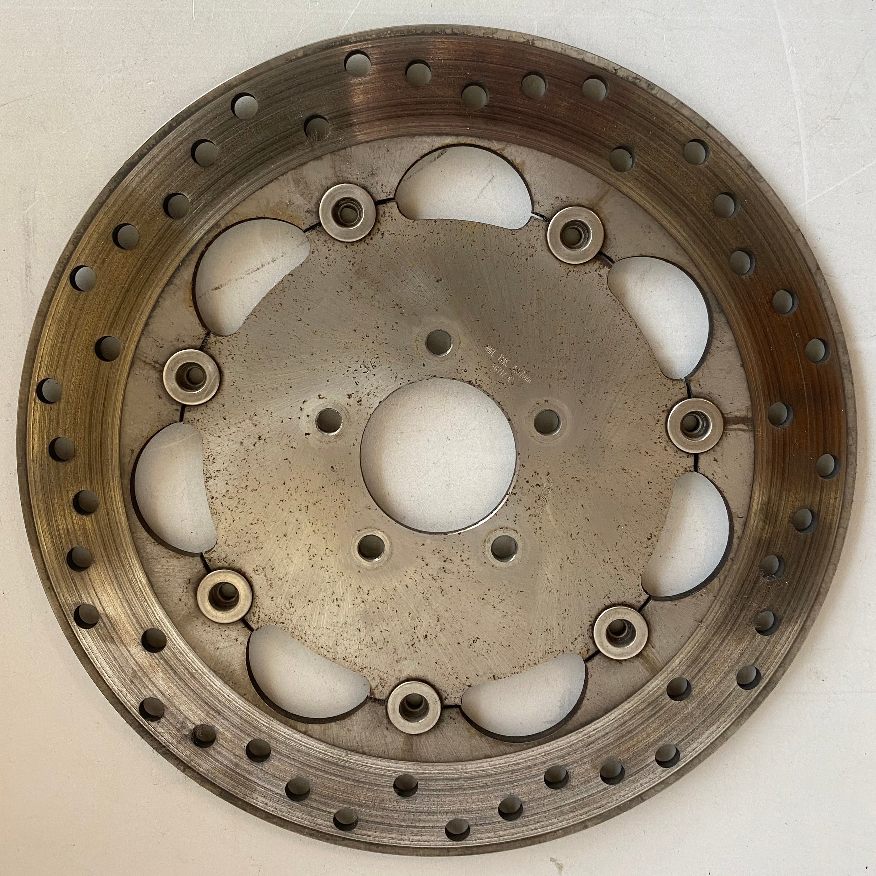 Disque flottant de frein avant 11.8 pouces Dyna Harley Davidson REF OEM 46717-10