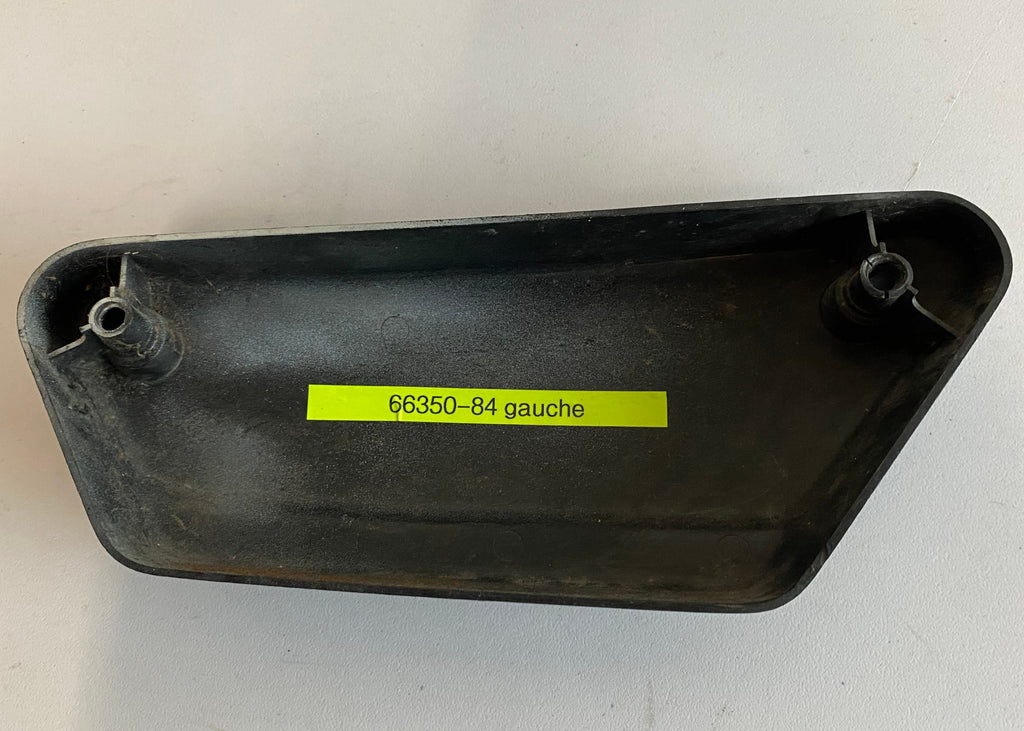 Cache latéral gauche FXR Harley Davidson REF OEM : 66350-84