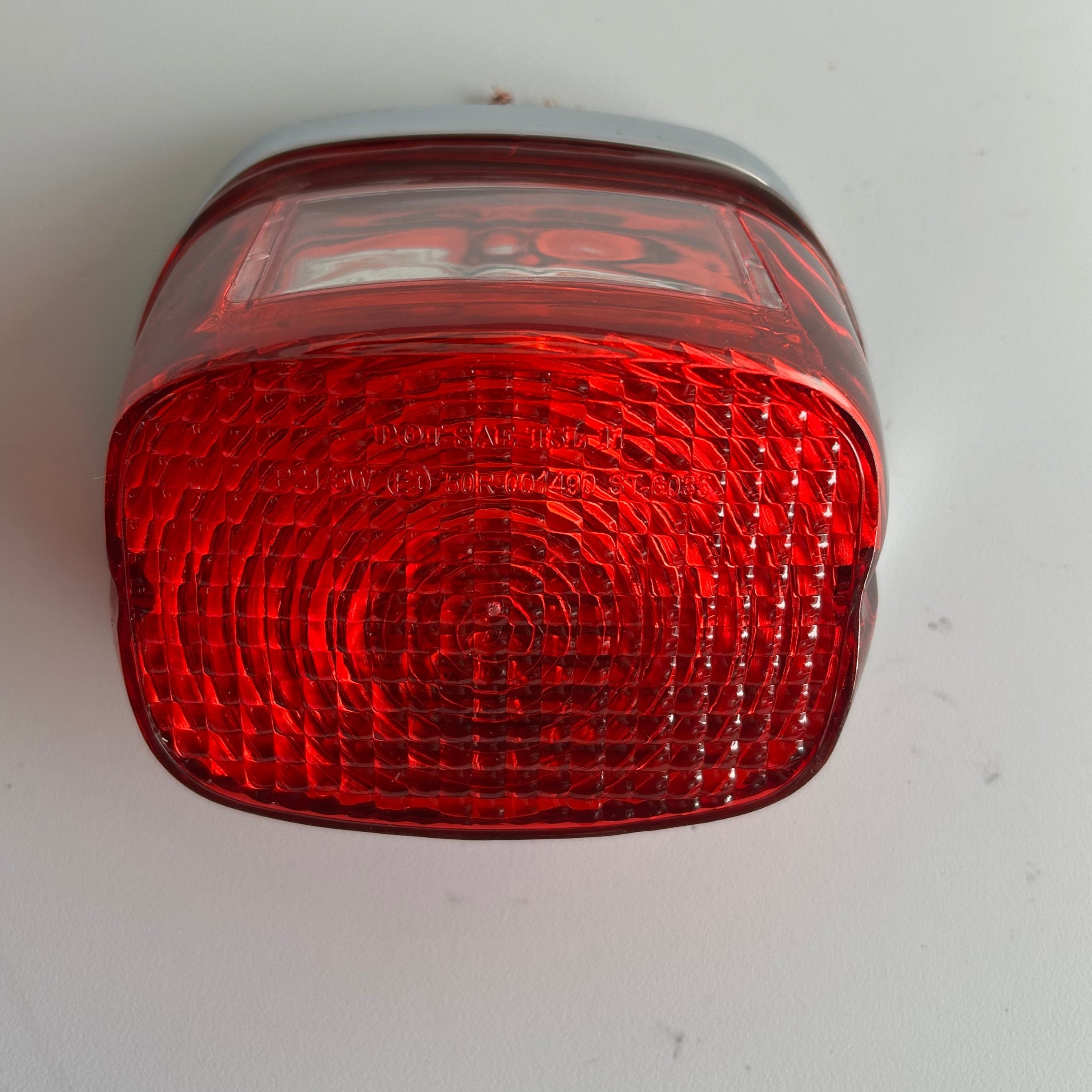 Feu arrière complet Harley Davidson REF OEM : 68049-93B