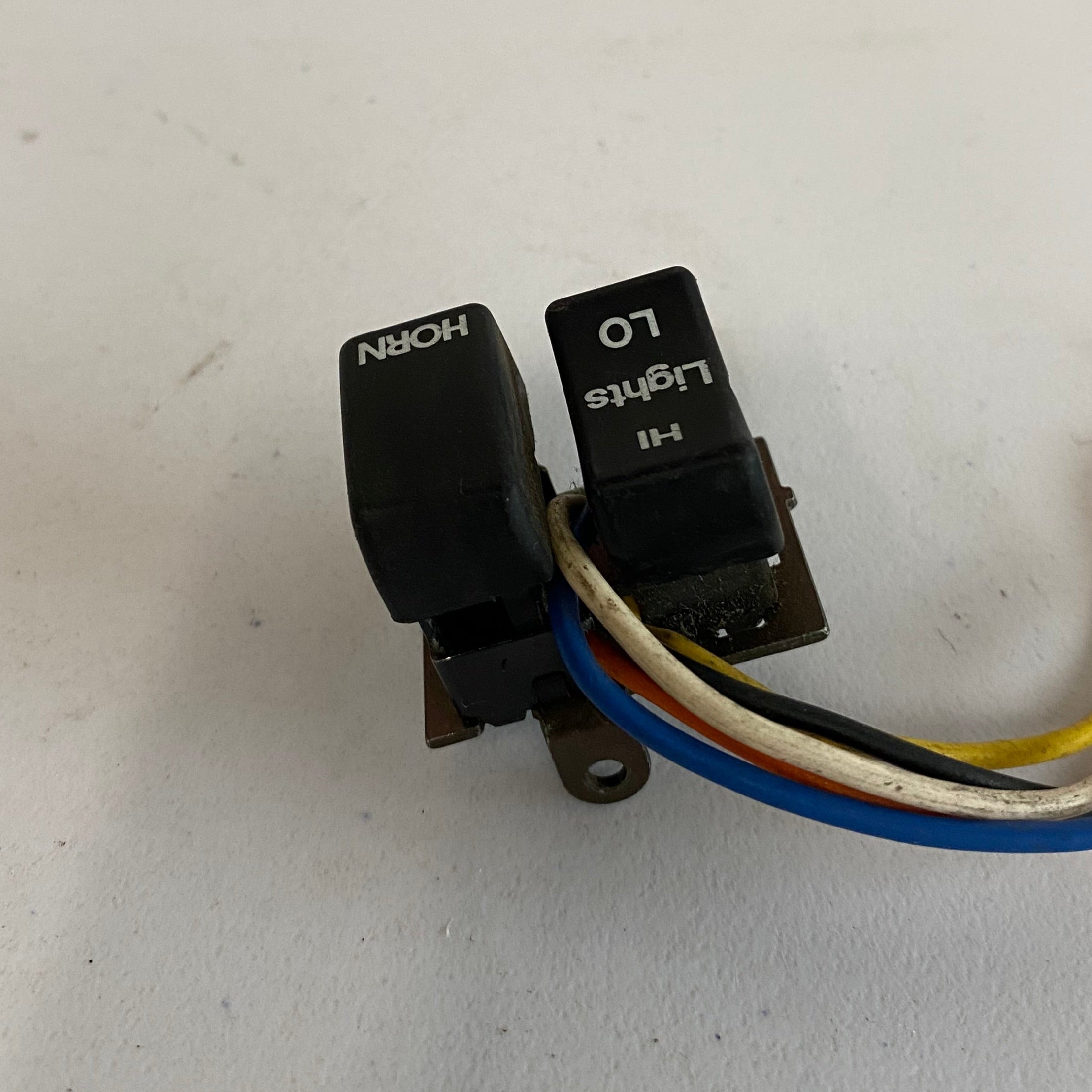 Boutons gauche Harley Davidson REF OEM : 71573-82