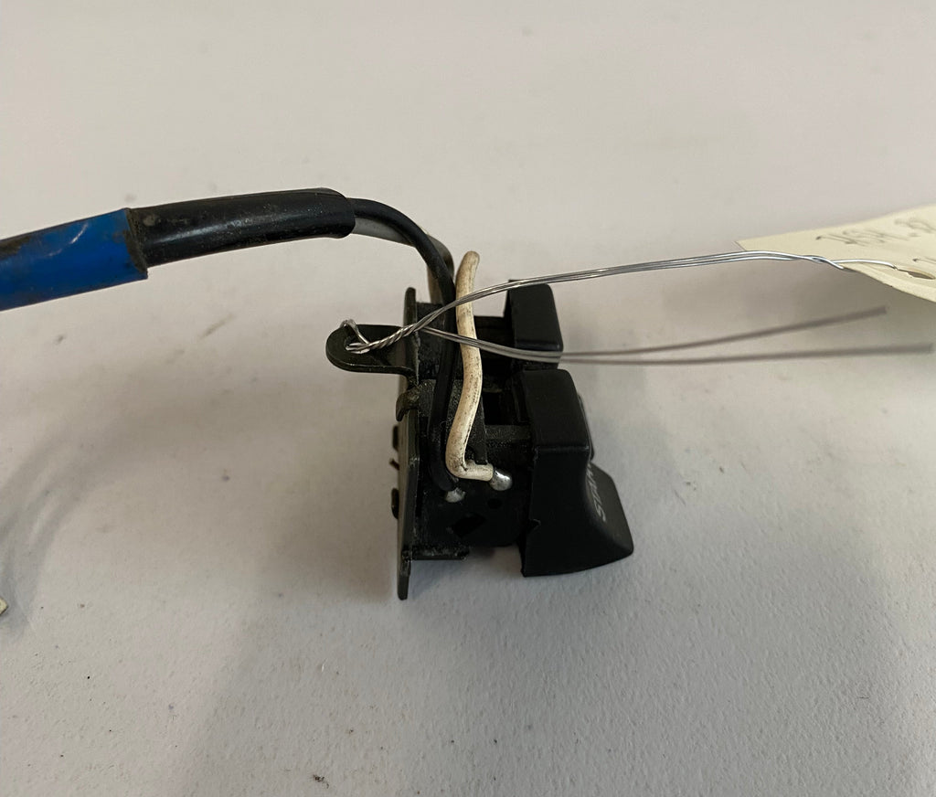 Harley Davidson Rechte Knöpfe OEM REF: 71571-82
