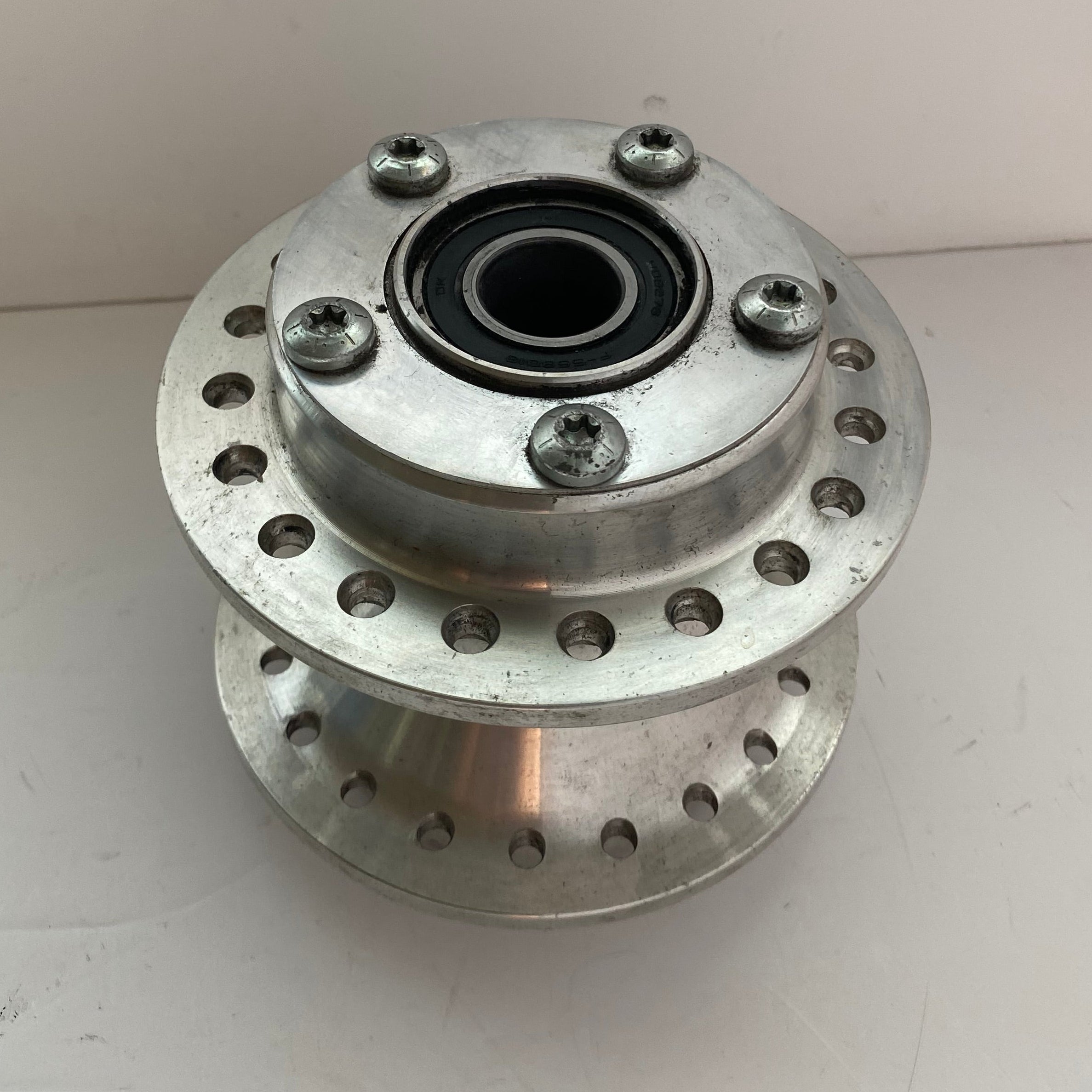 Moyeu de roue avant Dyna & Sportster Harley Davidson REF OEM 43105-08