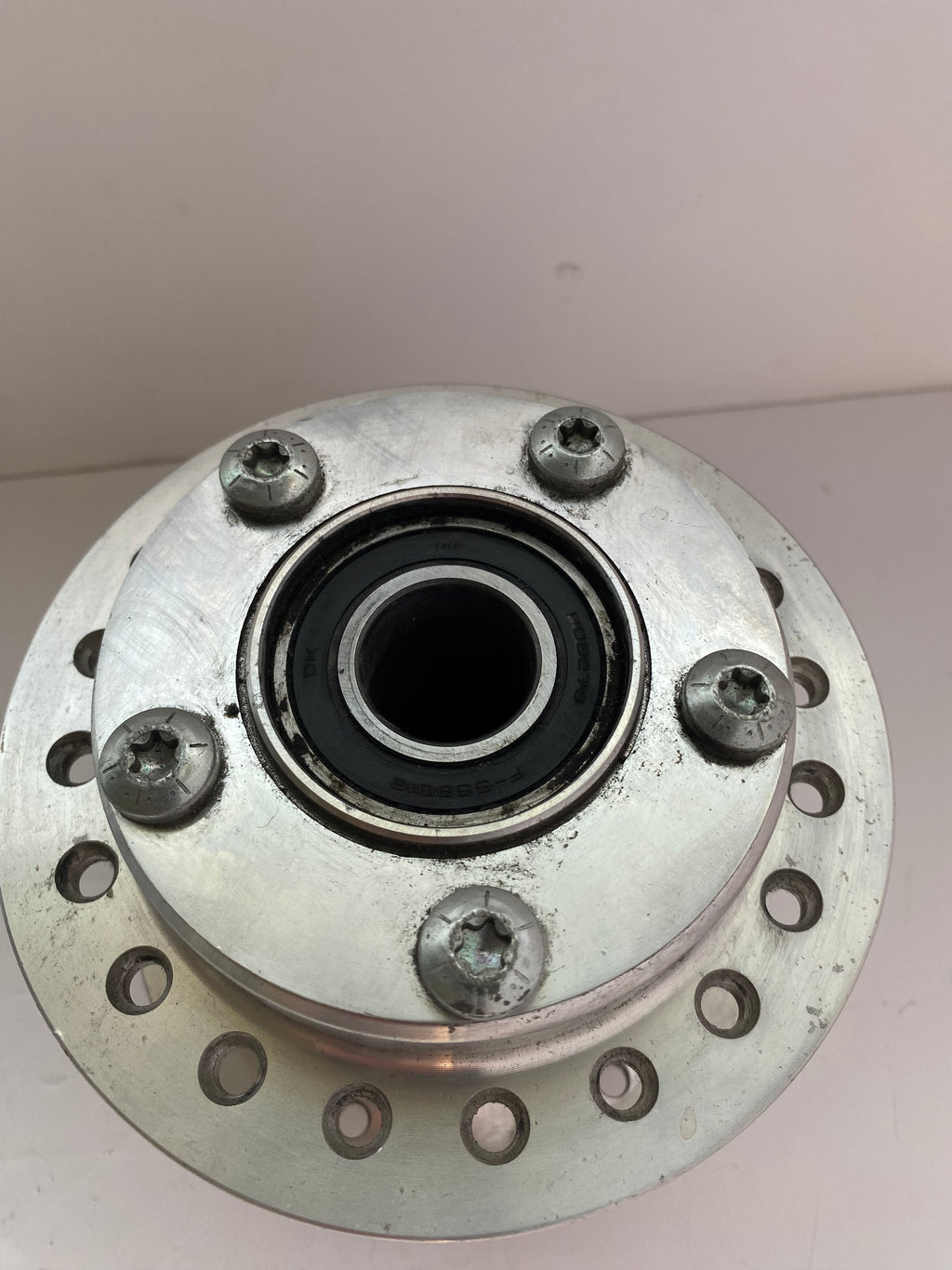 Moyeu de roue avant Dyna & Sportster Harley Davidson REF OEM 43105-08