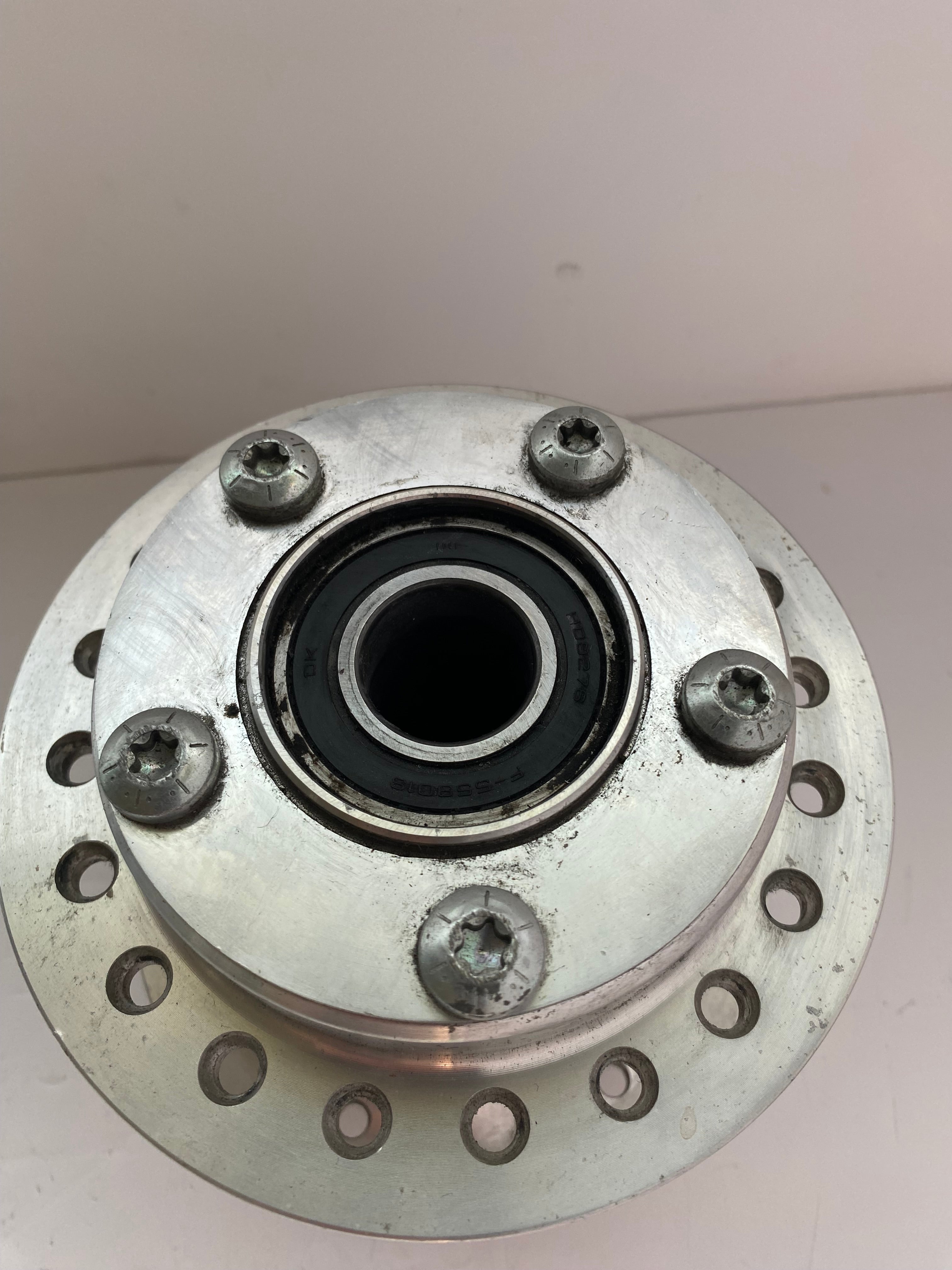 Moyeu de roue avant Dyna & Sportster Harley Davidson REF OEM 43105-08
