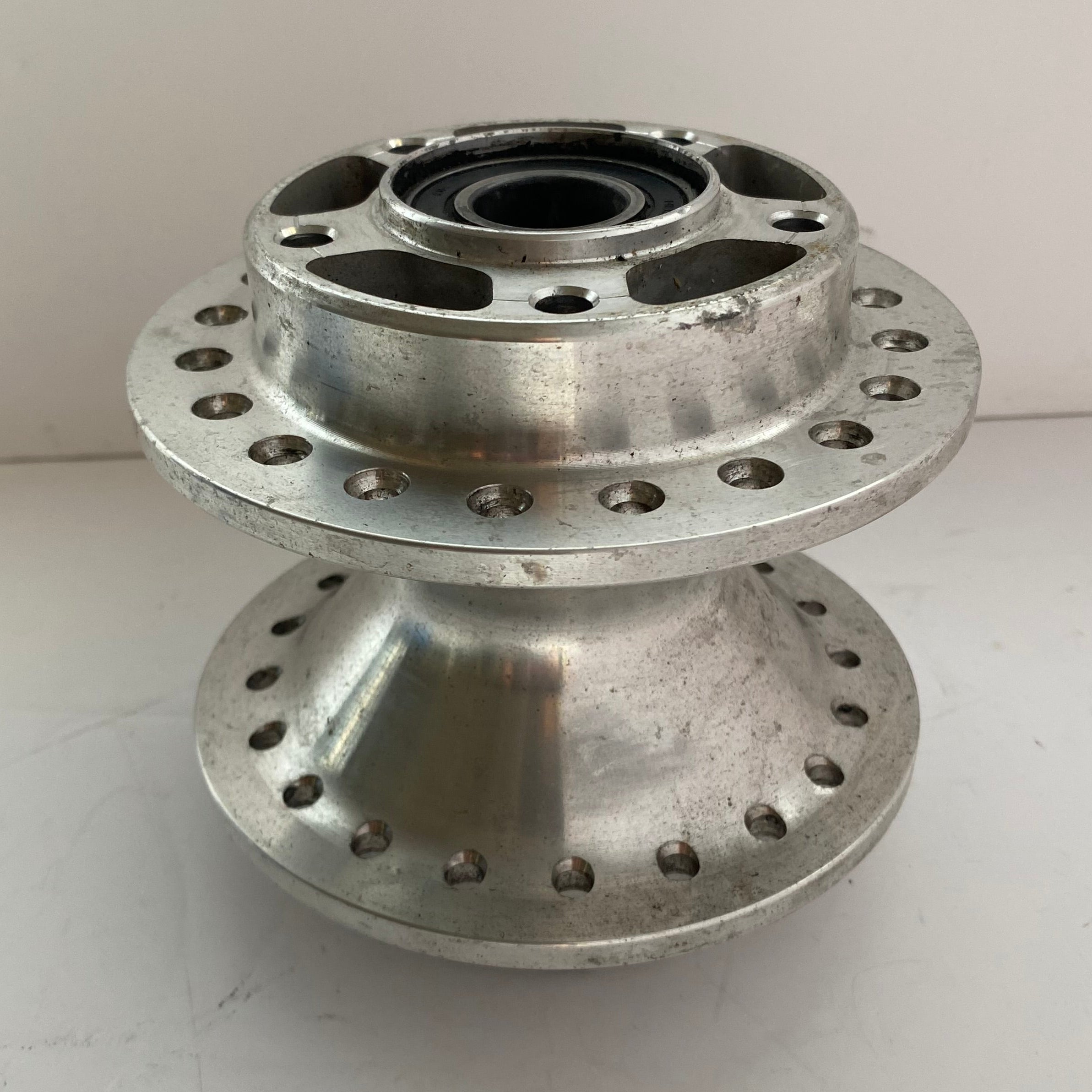 Moyeu de roue avant Dyna & Sportster Harley Davidson REF OEM 43105-08