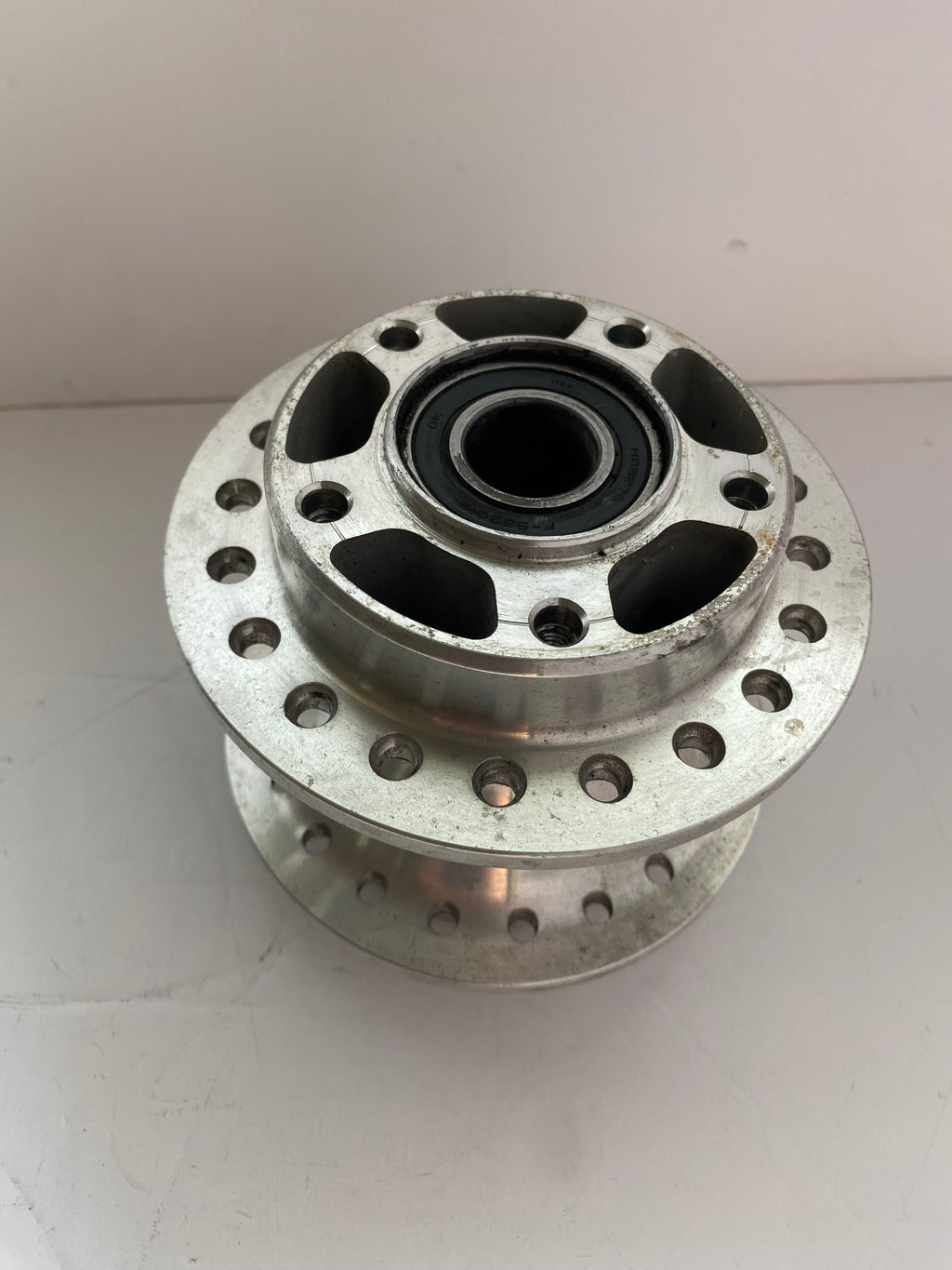 Moyeu de roue avant Dyna & Sportster Harley Davidson REF OEM 43105-08