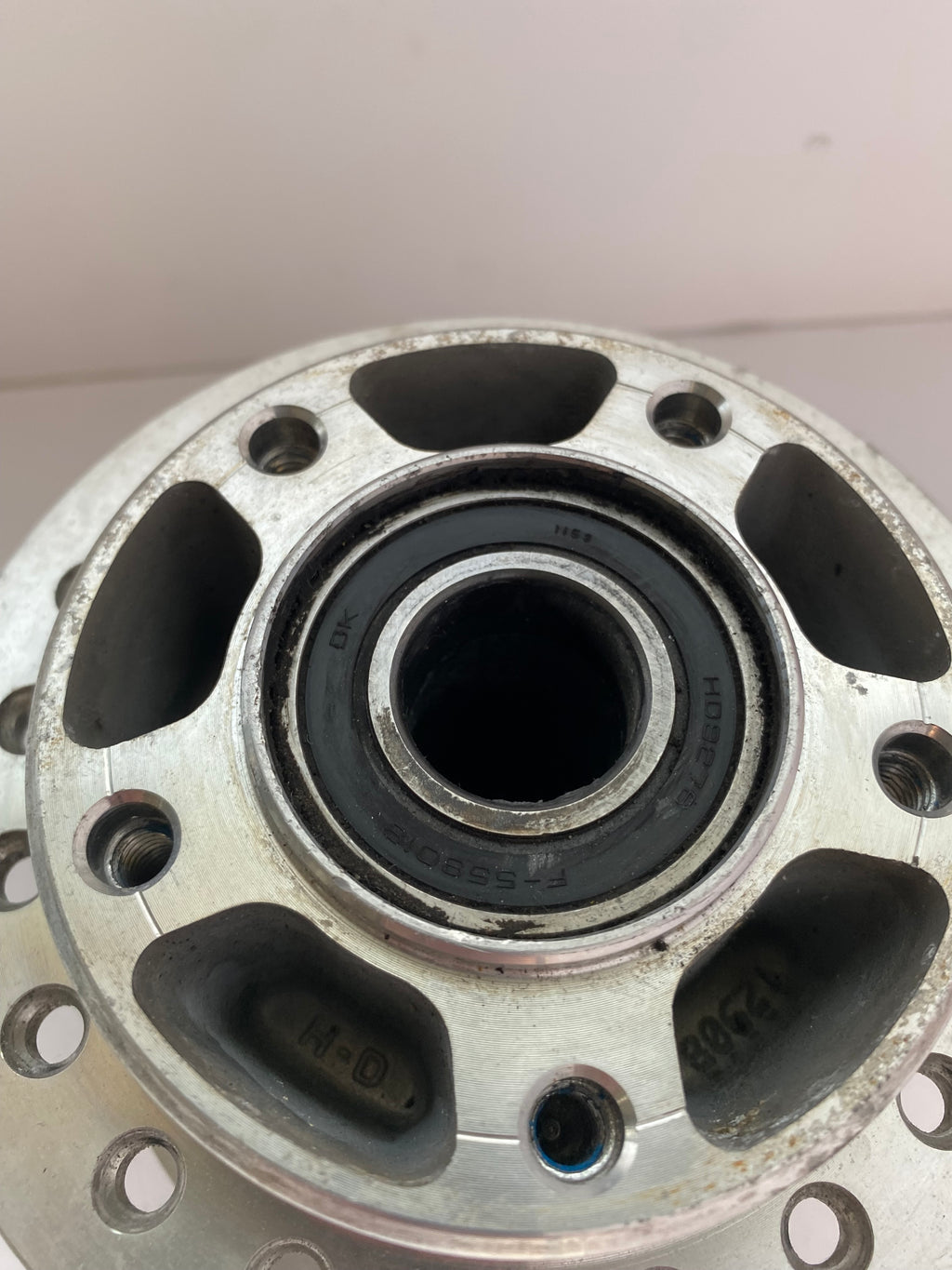 Moyeu de roue avant Dyna & Sportster Harley Davidson REF OEM 43105-08