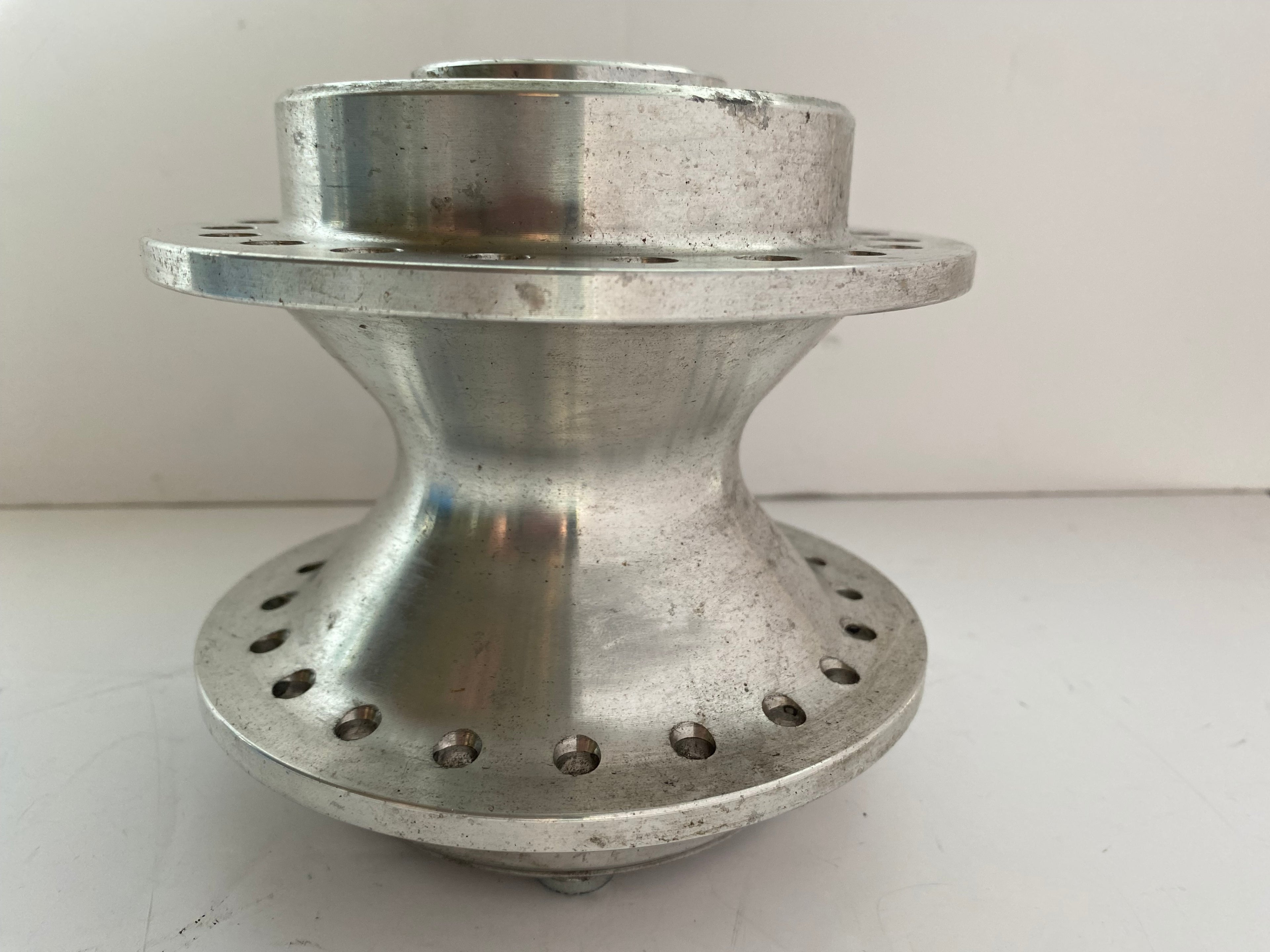 Moyeu de roue avant Dyna & Sportster Harley Davidson REF OEM 43105-08