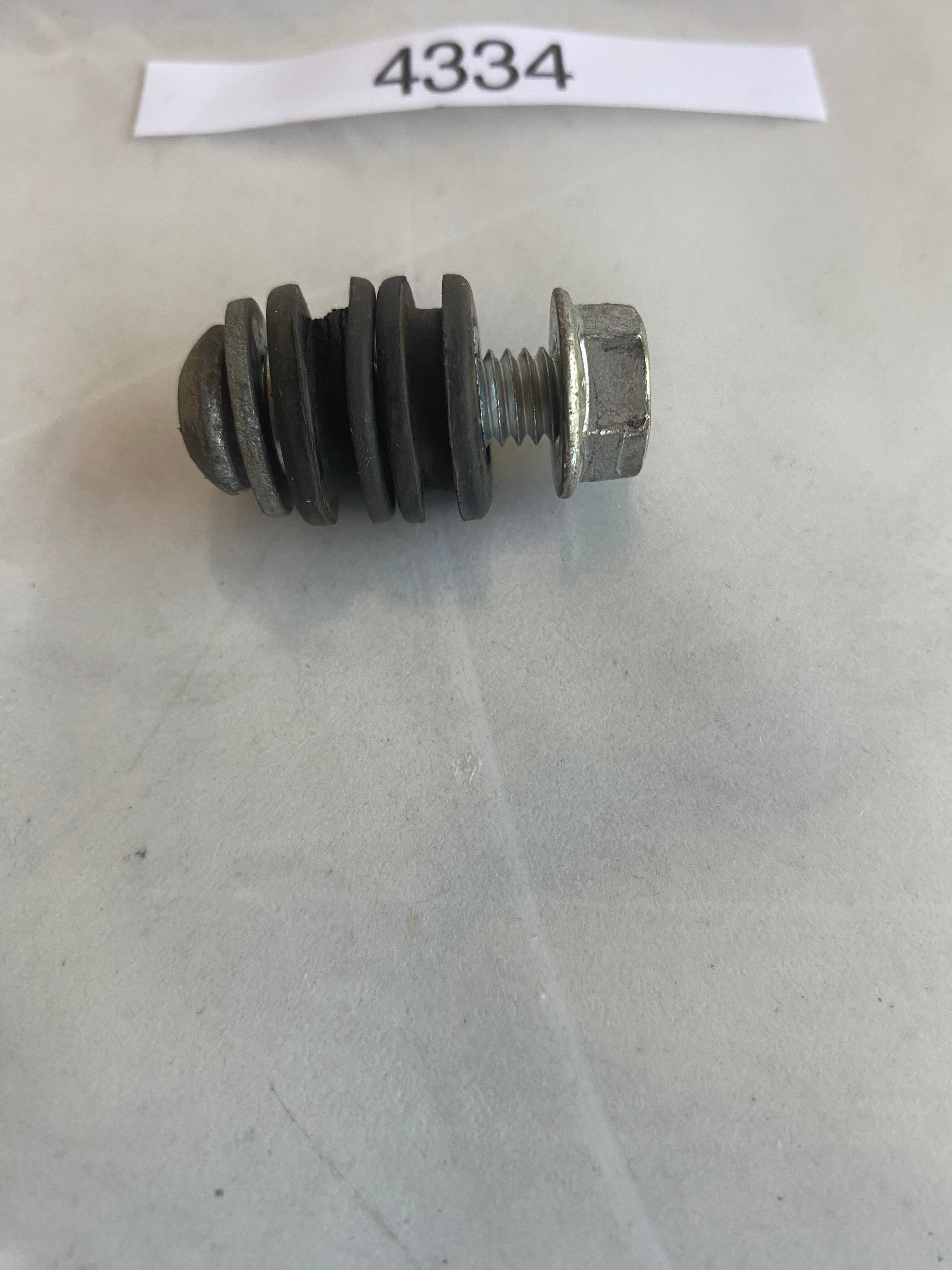 Ensemble vis + silent bloc pare courroie Dyna Harley Davidson REF OEM 11578 & 5928
