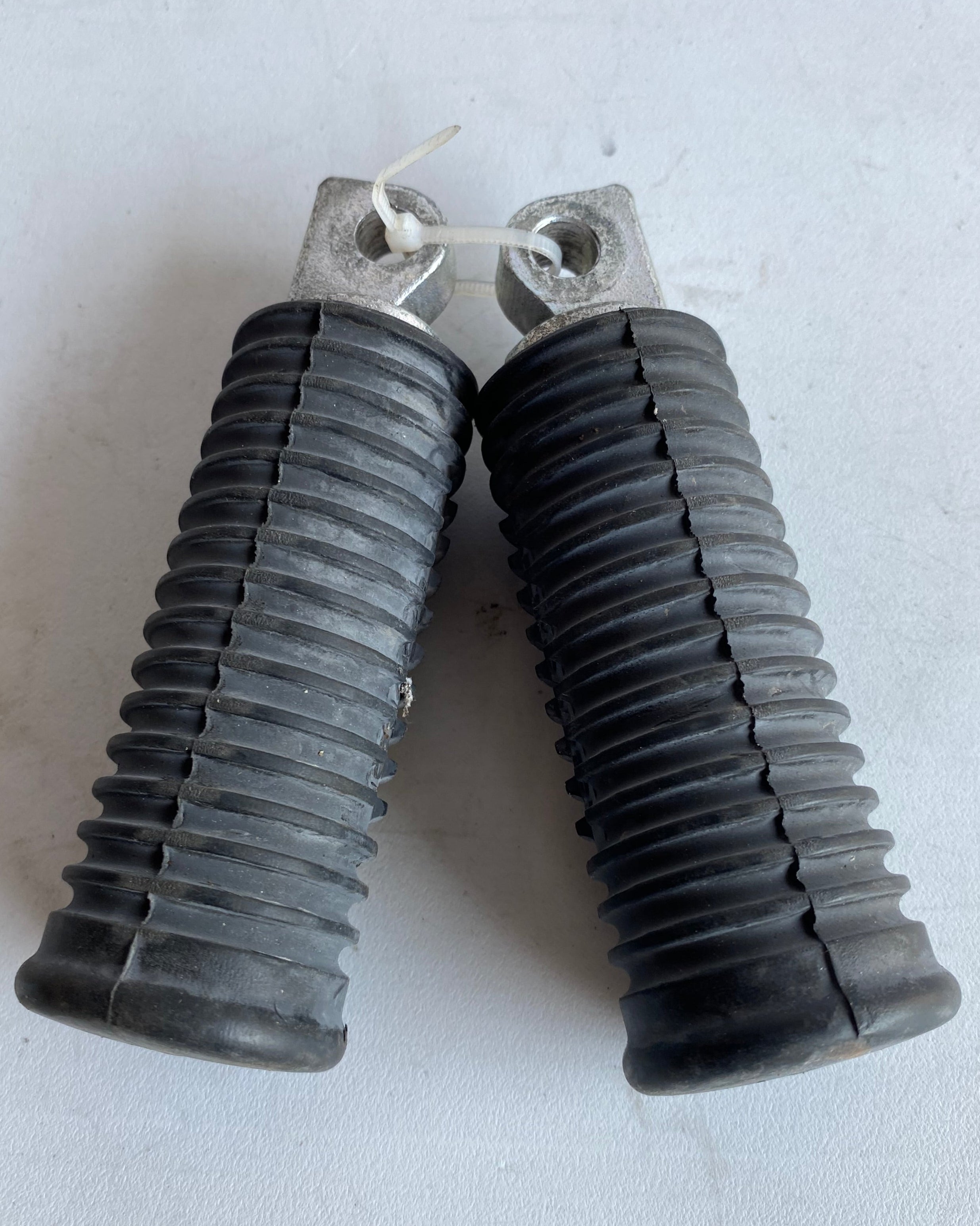 Jeu de cales pieds Dyna Harley Davidson REF OEM 33032-99