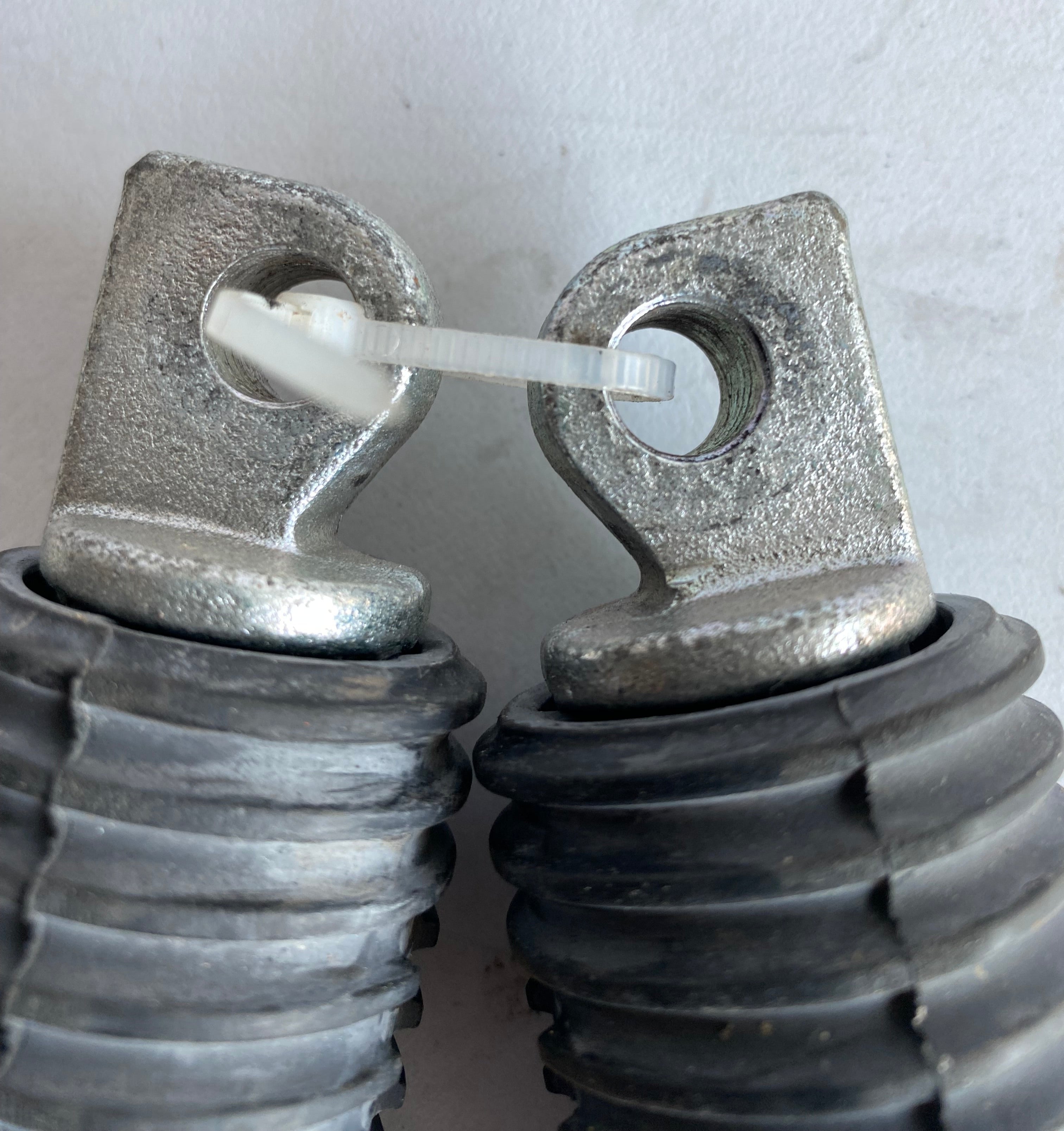 Jeu de cales pieds Dyna Harley Davidson REF OEM 33032-99