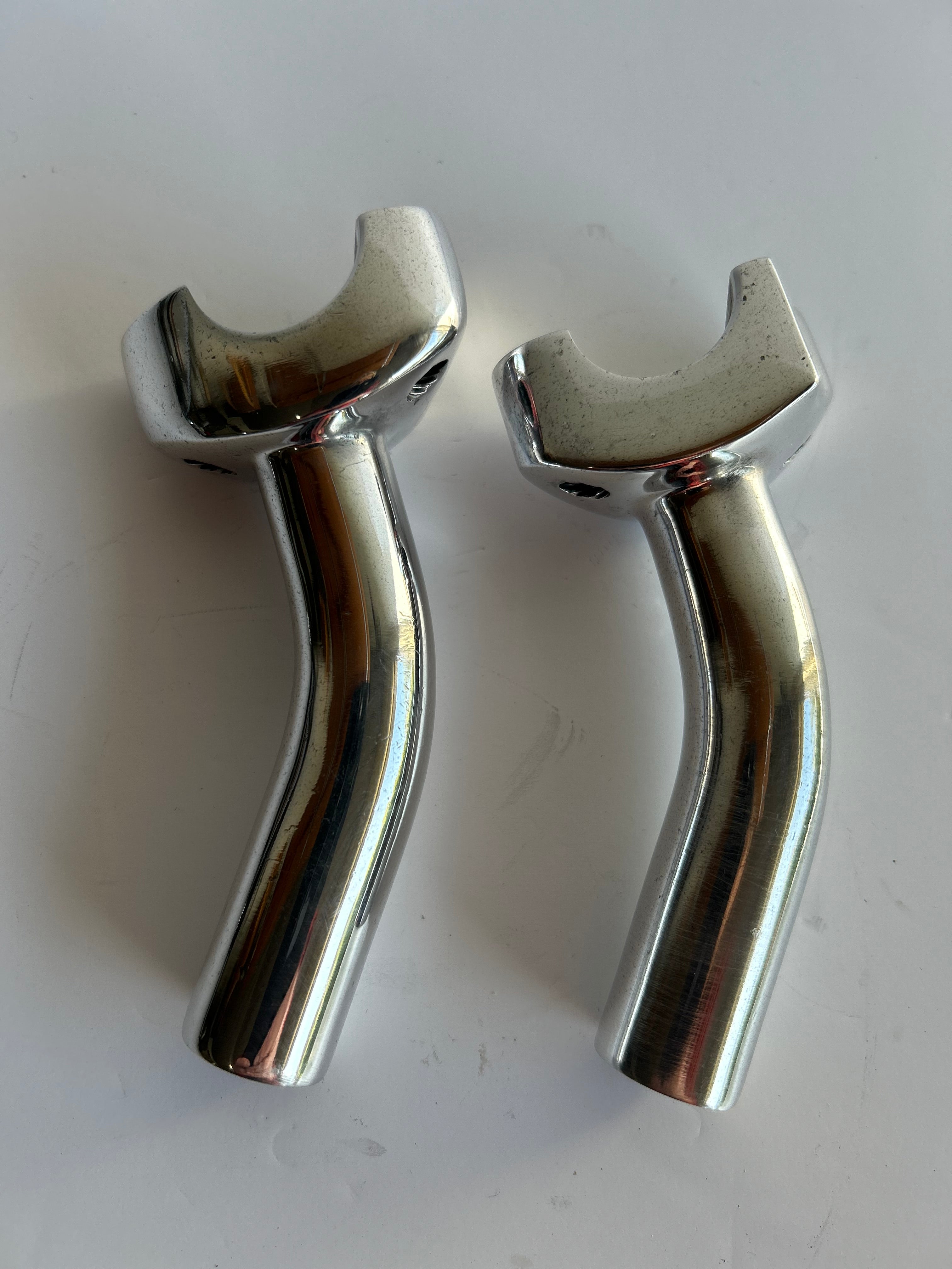 Risers coudés 4 1/2 alu poli Harley Davidson REF : MCS 904397