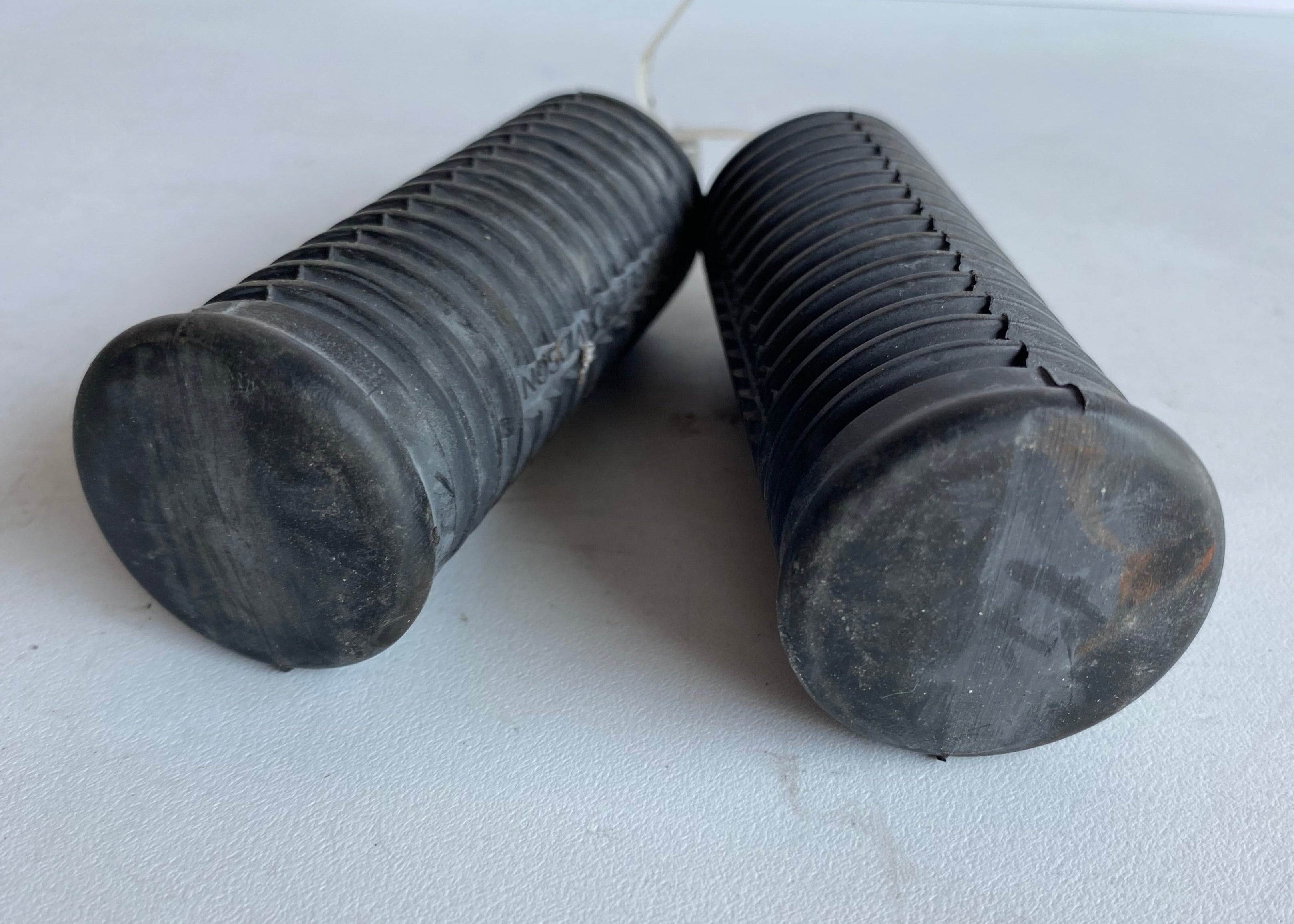 Jeu de cales pieds Dyna Harley Davidson REF OEM 33032-99
