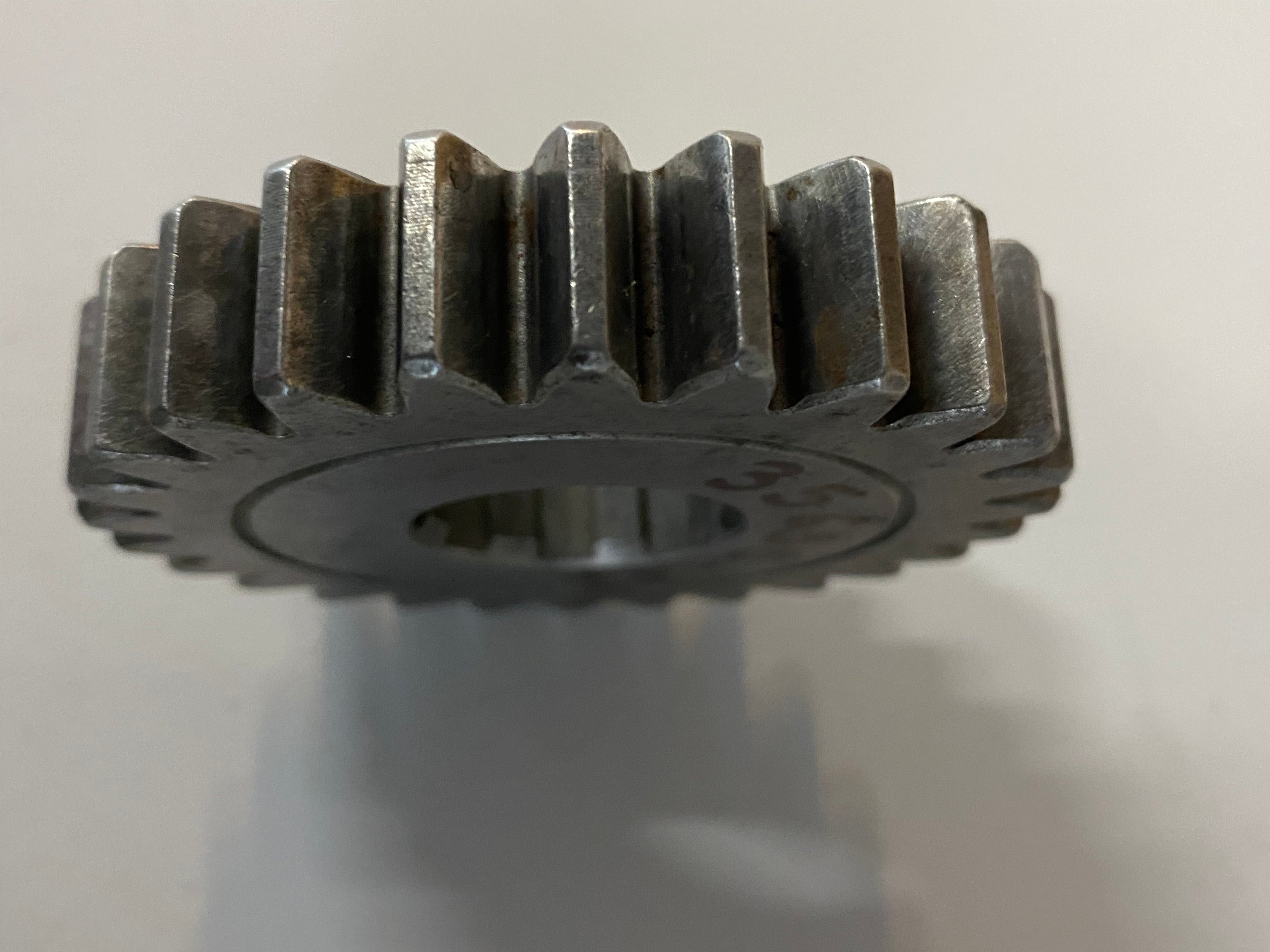 Pignon 4° vitesse arbre secondaire Harley Davidson REF OEM : 35695-87