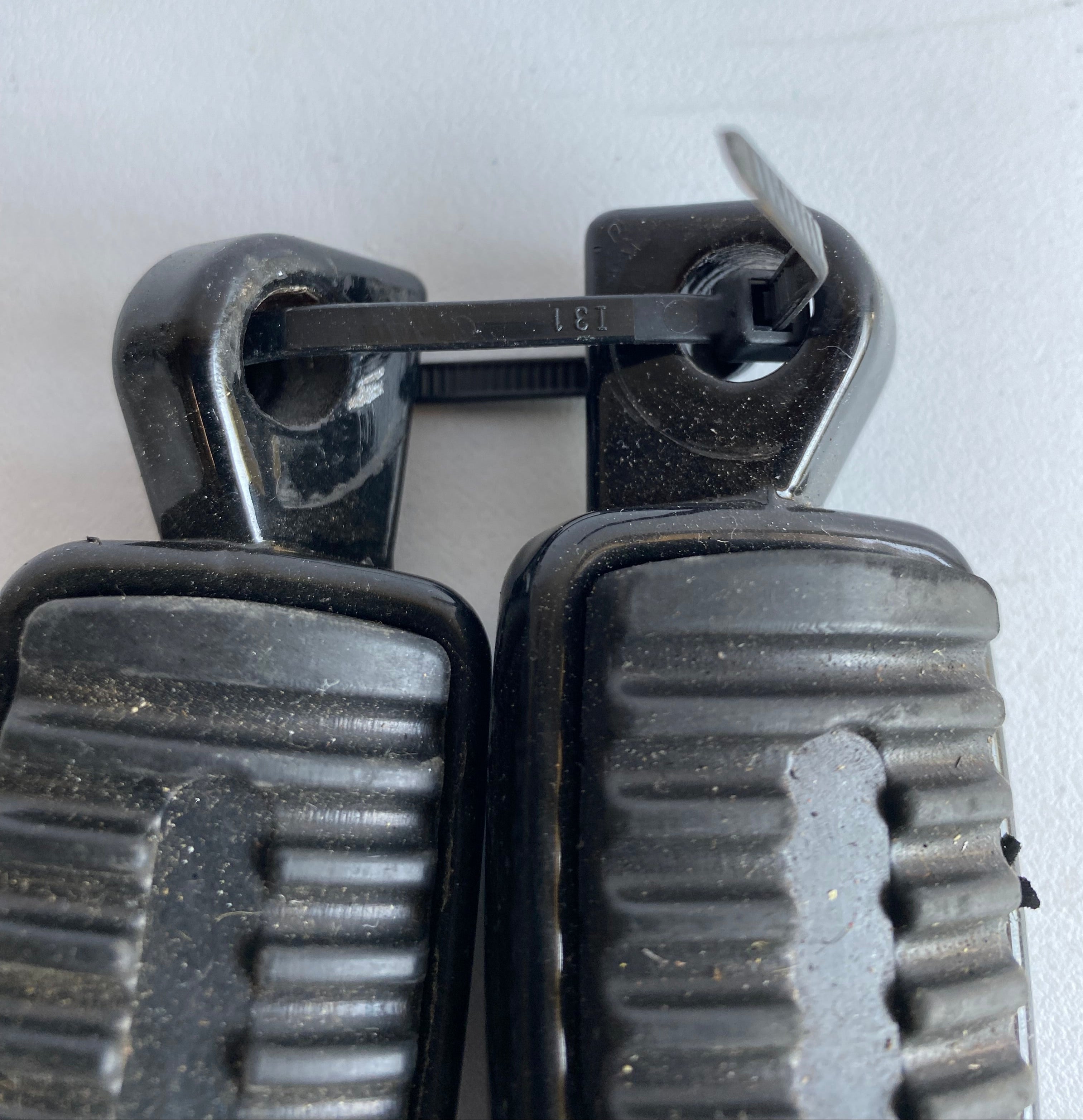 Jeu de cales pieds Harley Davidson REF OEM 33134-07CAZ & 33135-07CAZ