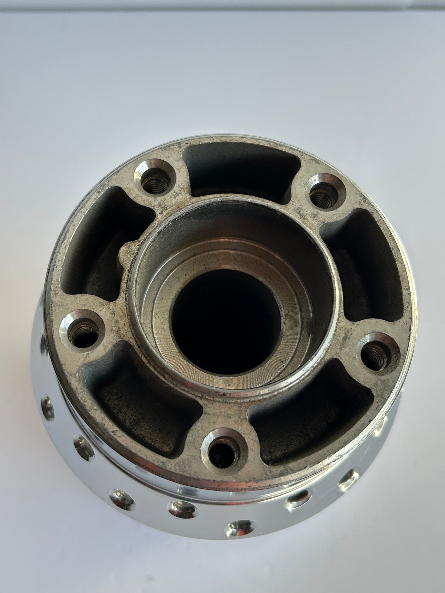 Moyeu de roue avant 40 rayons Road King Harley Davidson 2008- 2023