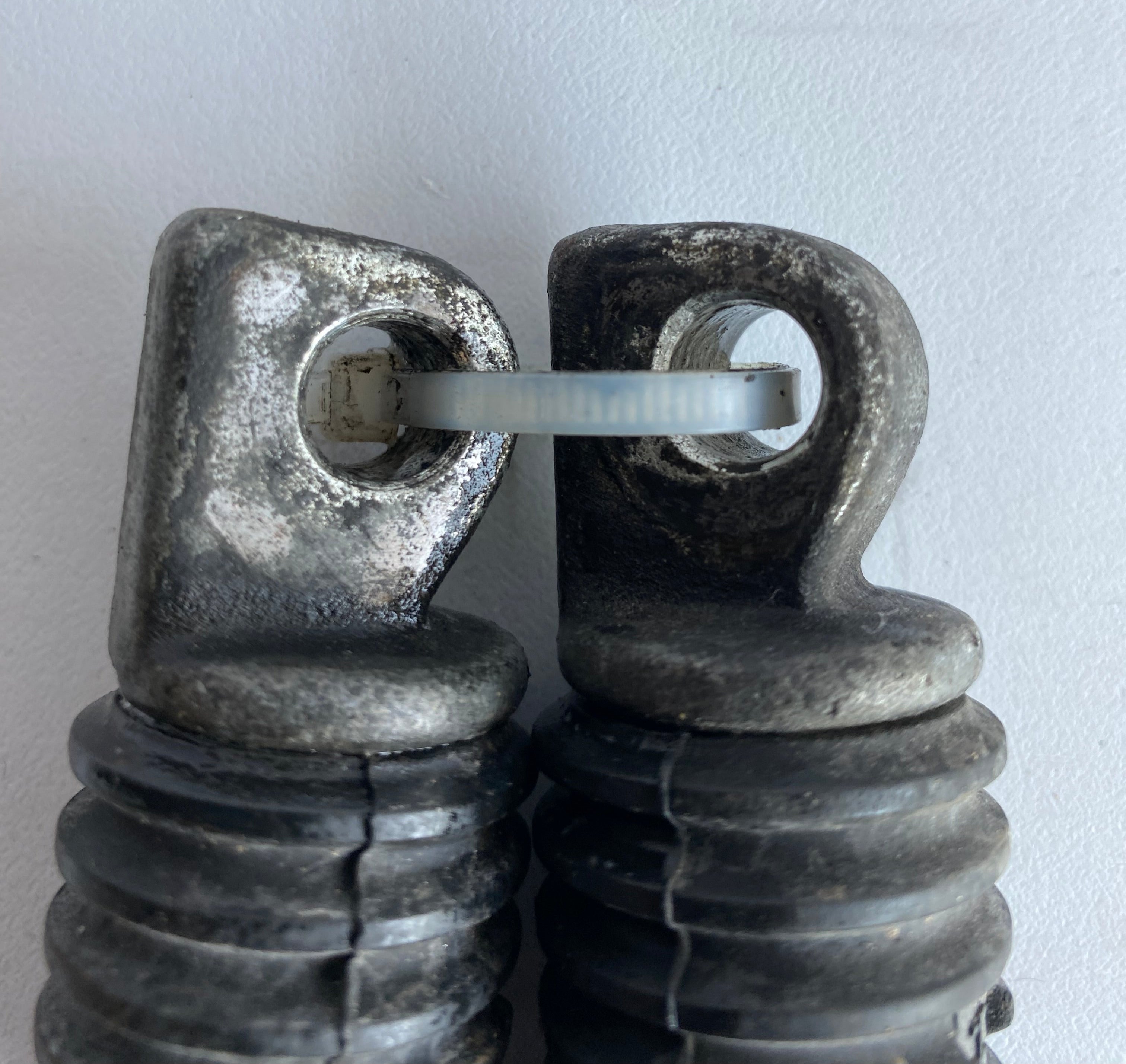 Jeu de cales pieds passager Harley Davidson REF OEM 33048-72