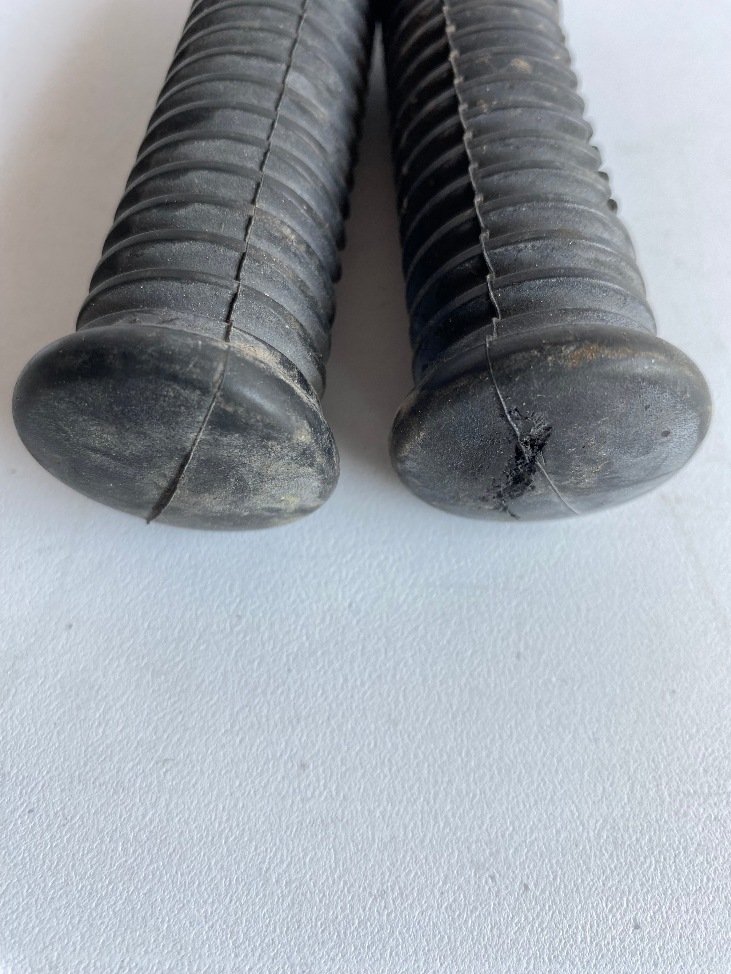 Jeu de cales pieds passager Harley Davidson REF OEM 33048-72