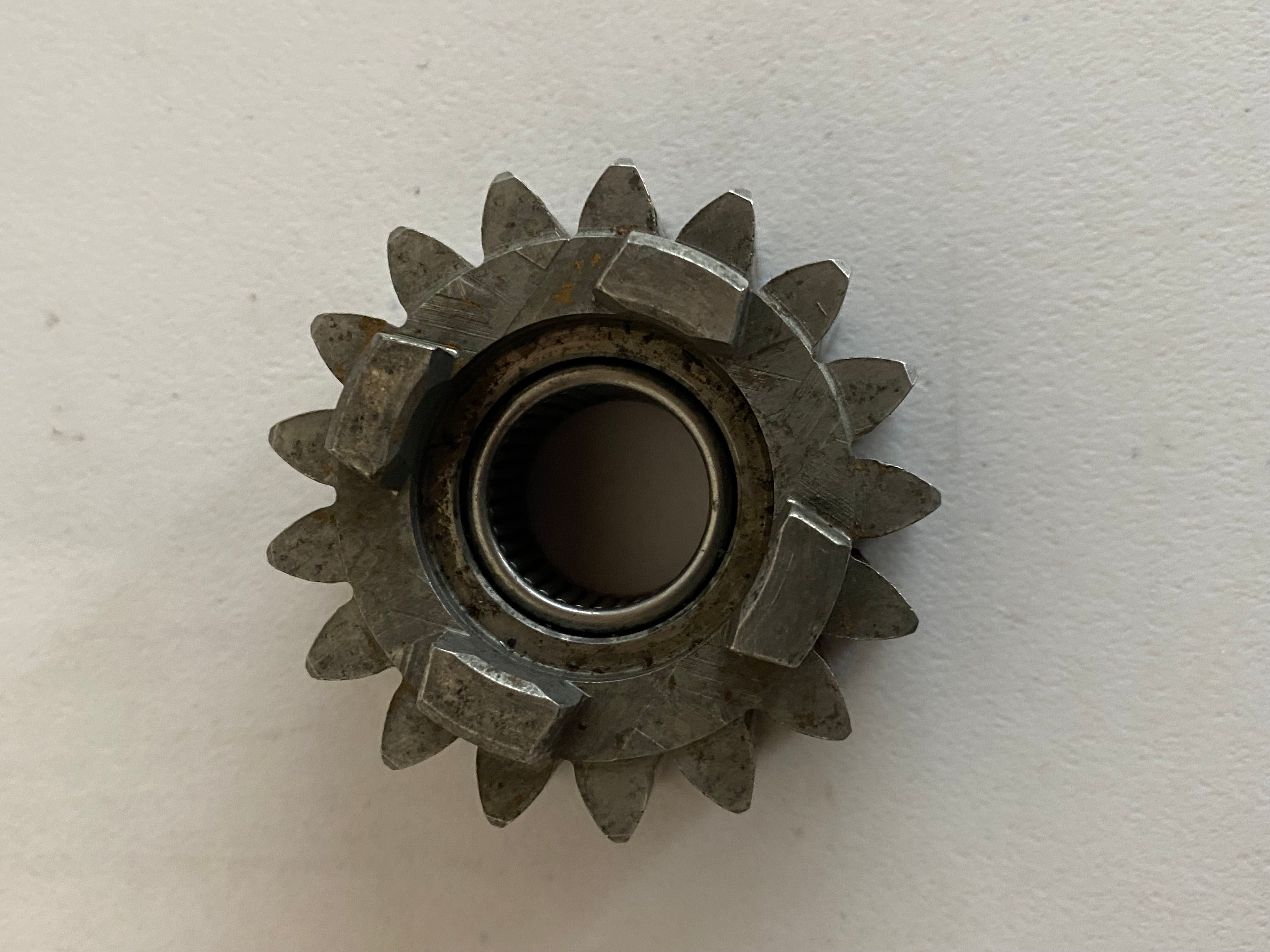 Pignon 1° vitesse arbre secondaire Sportster Harley Davidson REF OEM : 35760-84A