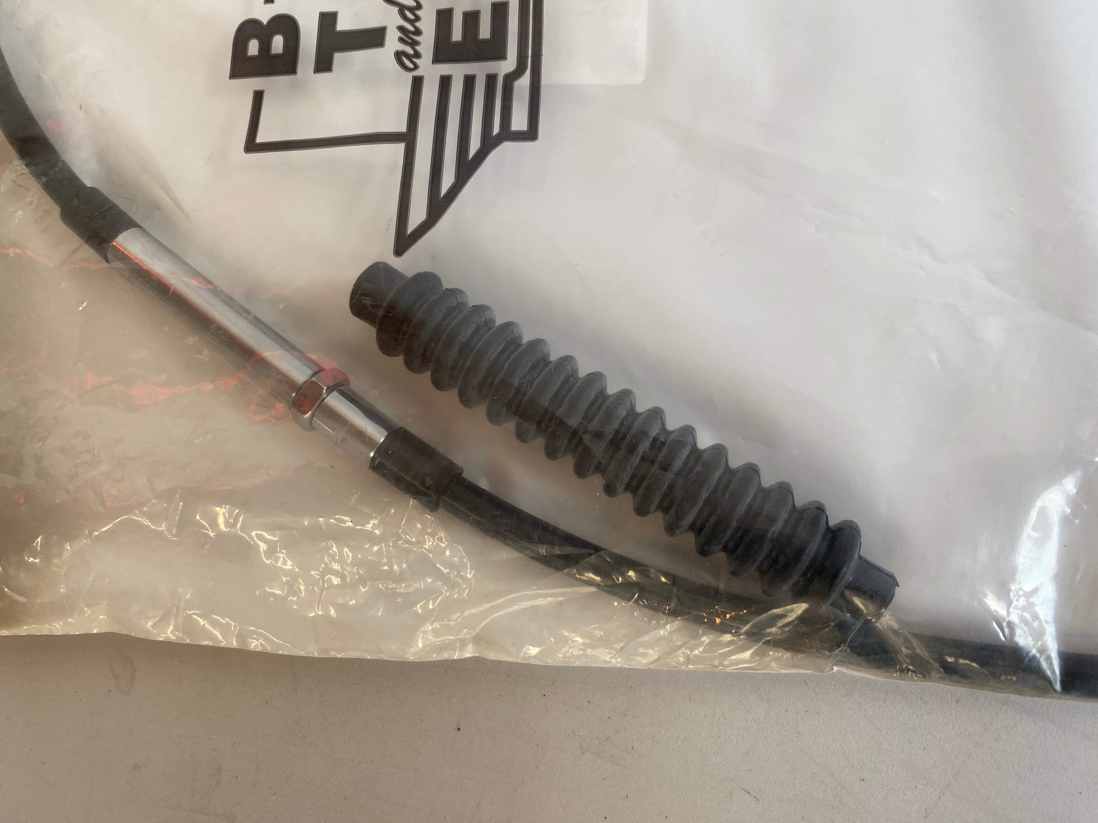 Cable embrayage 61-3/4 pouces Barnett Big Twin Harley Davidson REF MCS 570061