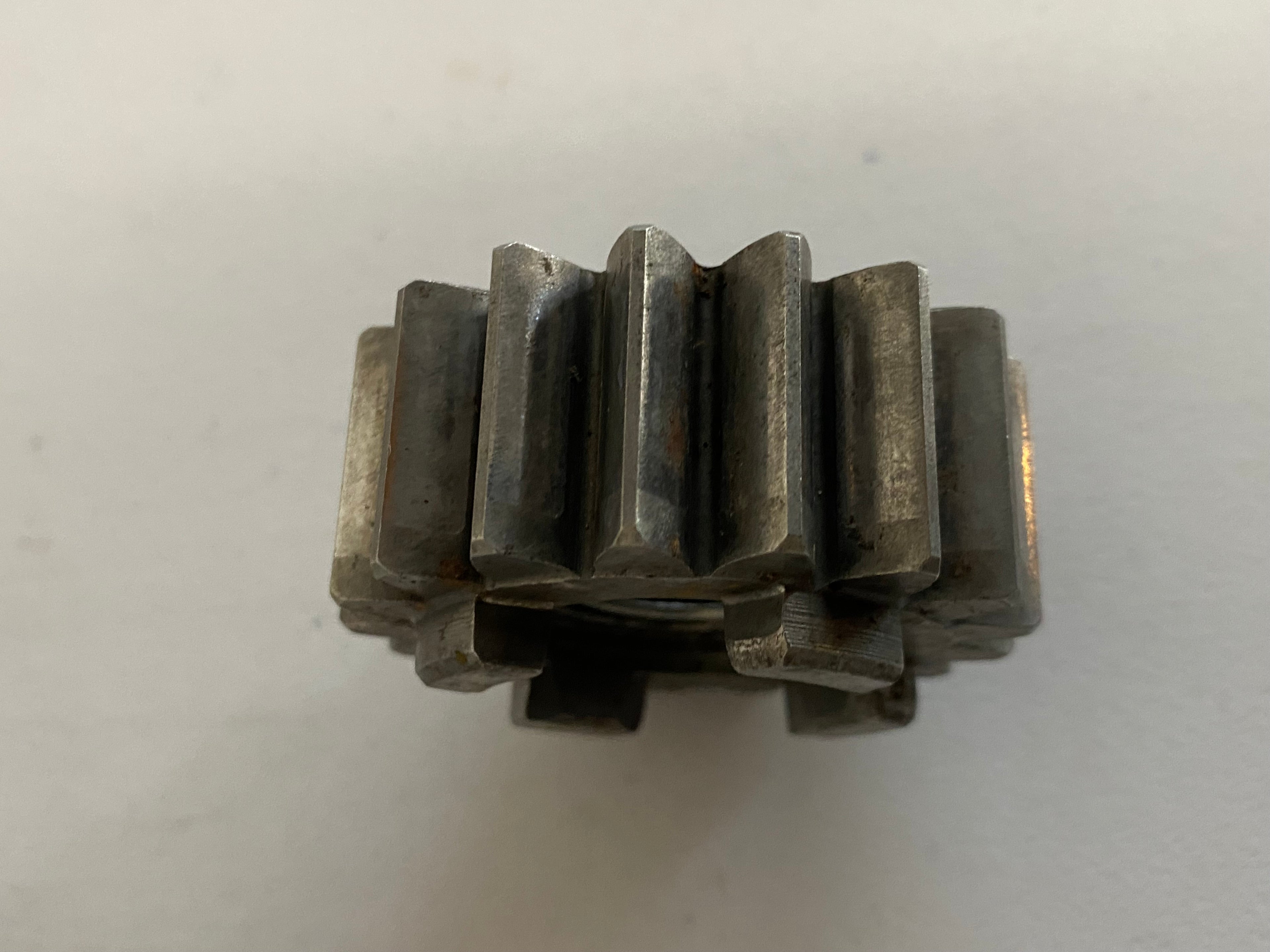 Pignon 1° vitesse arbre secondaire Sportster Harley Davidson REF OEM : 35760-84A