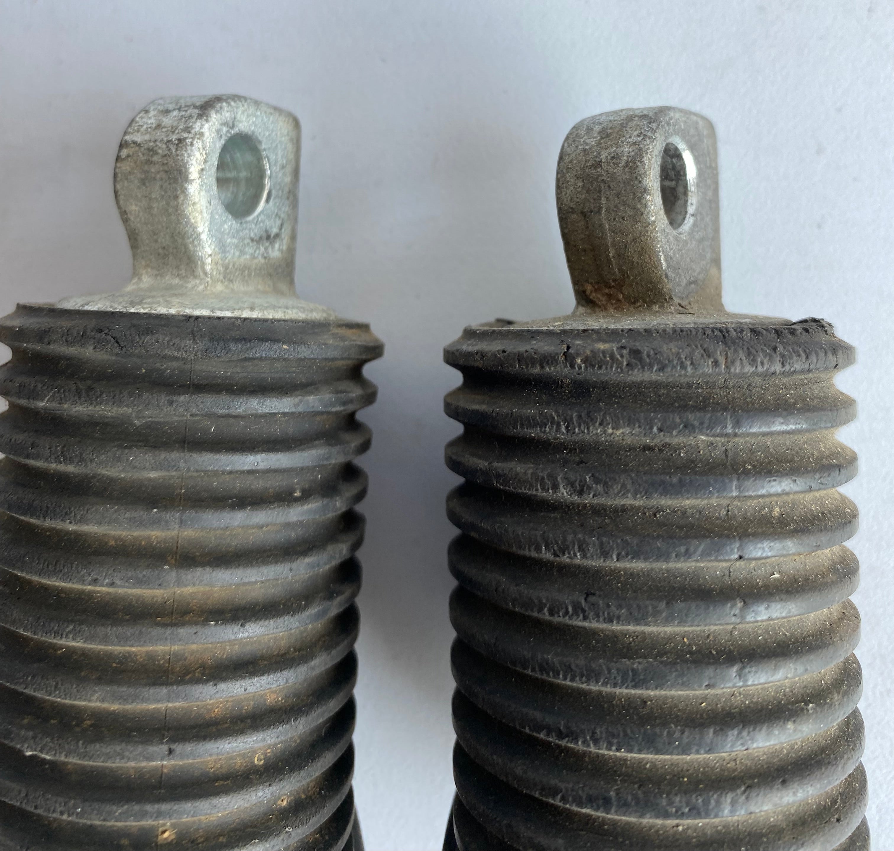 Jeu de cales pieds Harley Davidson REF OEM 50643-82 & 50647-82