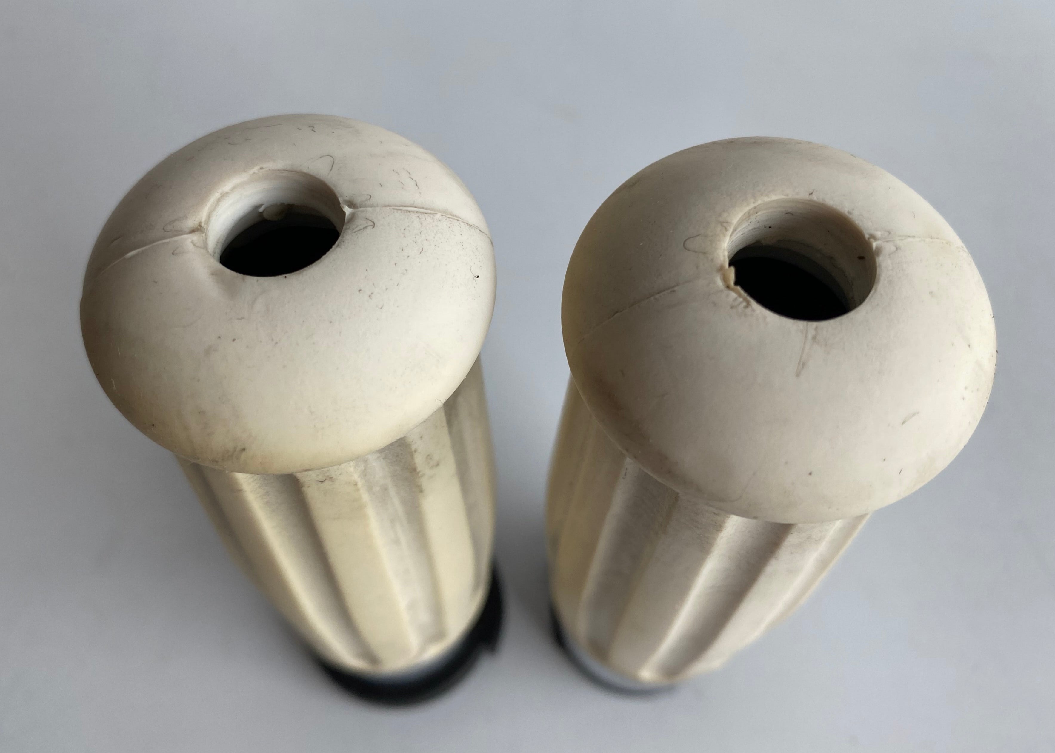 Harley Davidson White Cable Grip Set REF 56100054