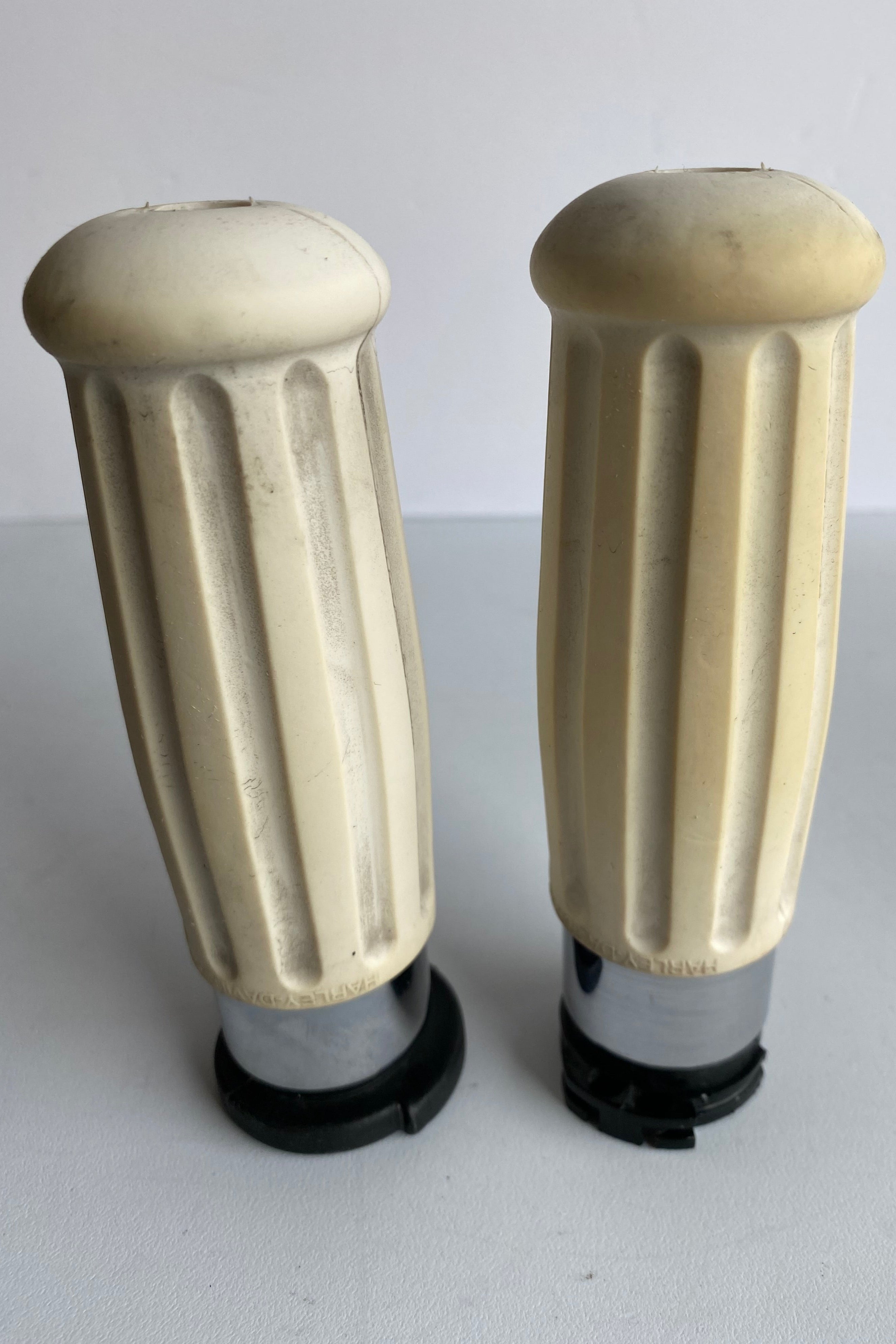 Harley Davidson White Cable Grip Set REF 56100054