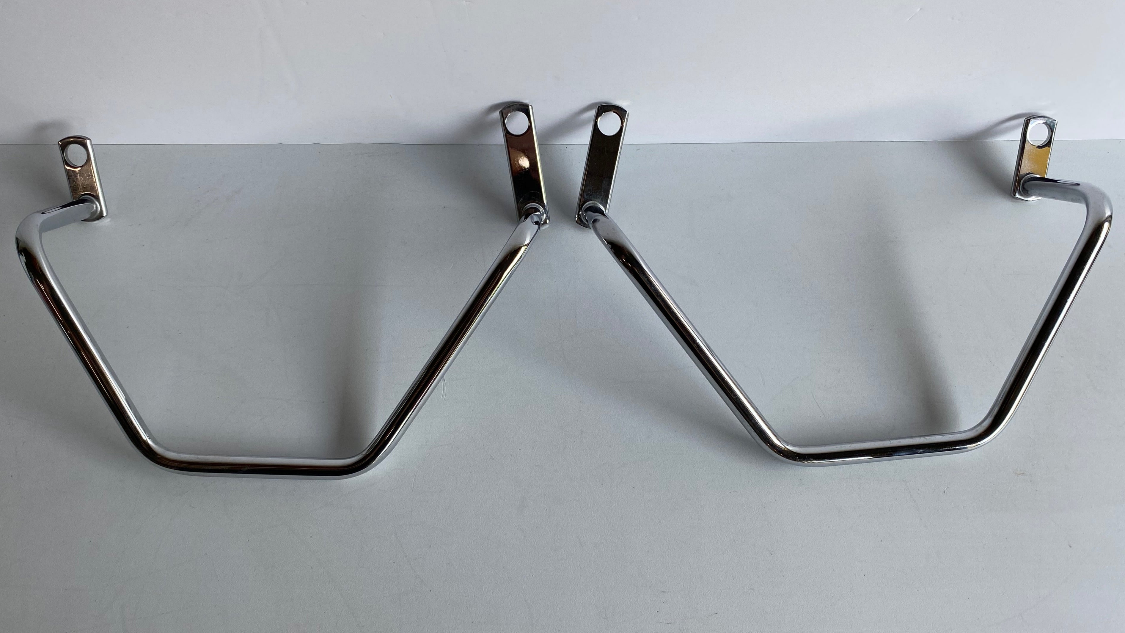 Jeu écarteurs de sacoches Dyna Harley Davidson REF Idem 90589-91D